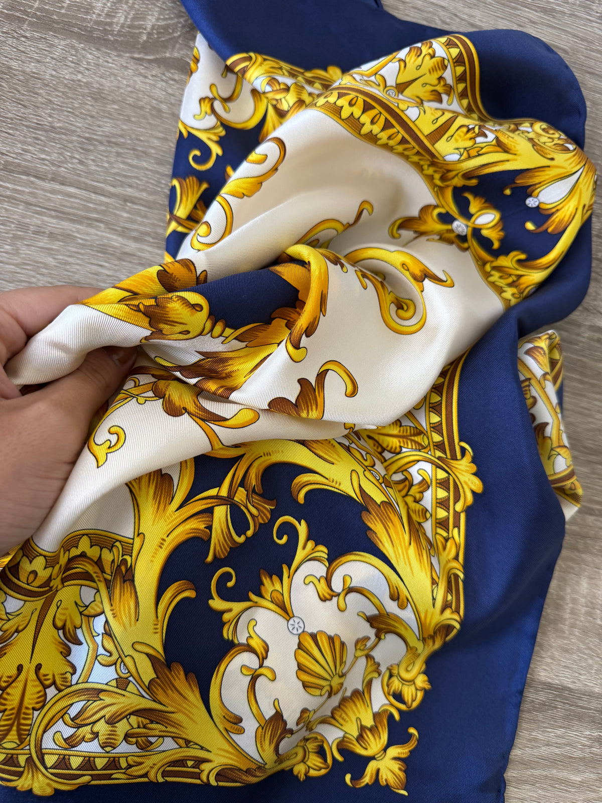 Eșarfă vinage din 100% mătase naturală calitativă, print baroc ( 88 cm)