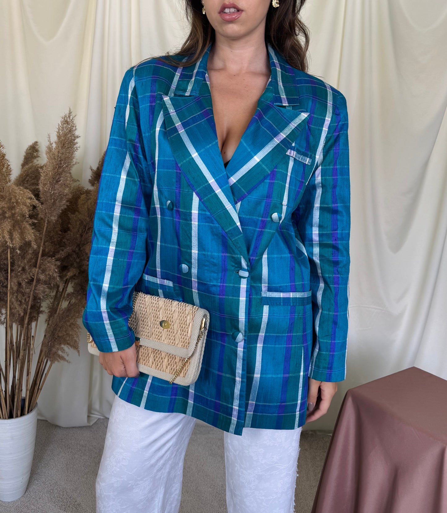 Sacou vintage din 100% matase naturală cu print carouri, rând dublu de nasturi și umeri marcați  ( mărimea M)