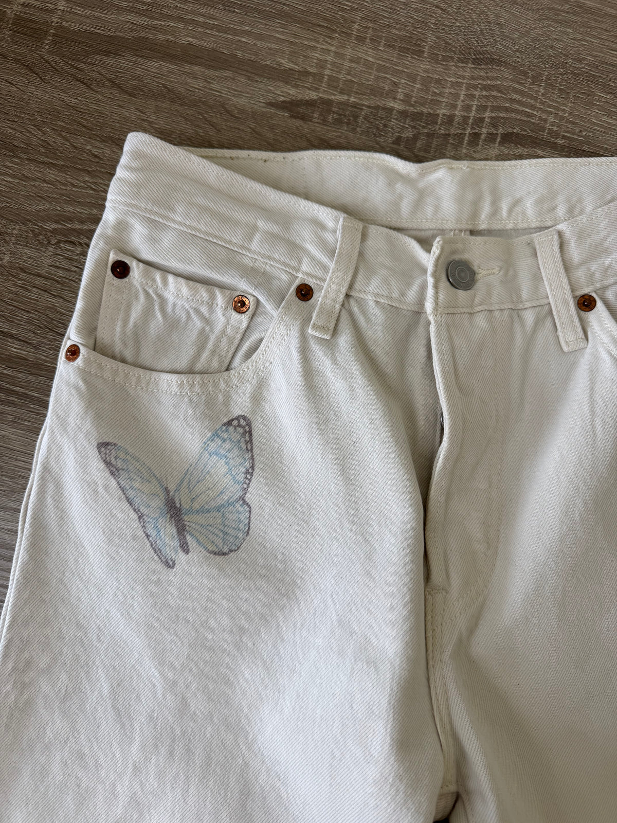 Blugi Levi’s crem 501 straight leg ( mărimea S lejer)