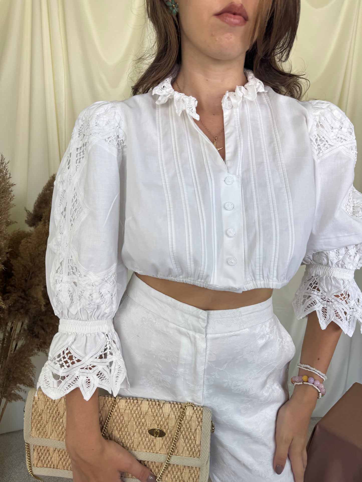 Cămașă vintage din 100% bumbac cu broderie excepțională, umeri bufanți( mărimea M)