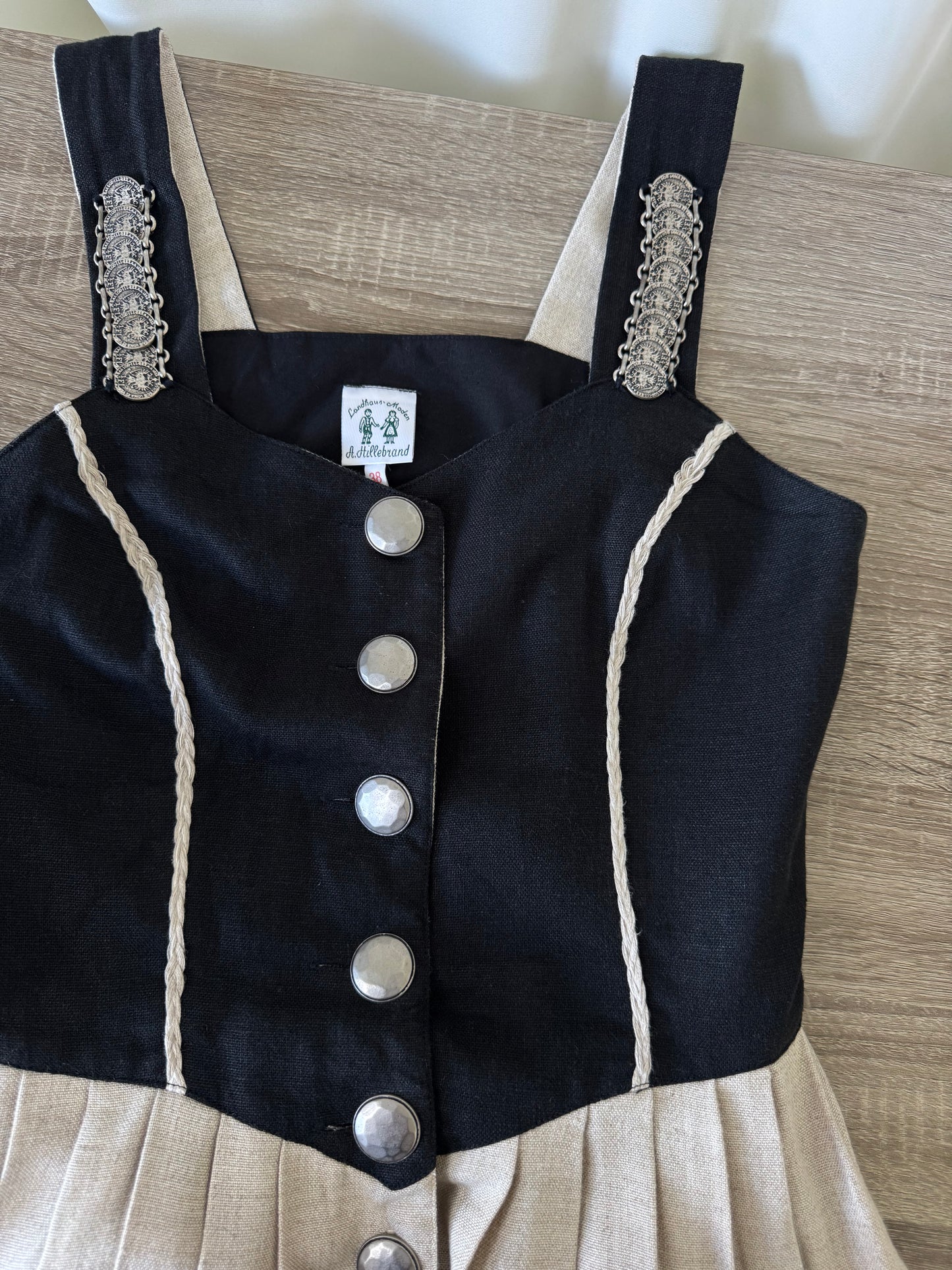 Rochie vintage din 100% in cu detalii și nasturi metalici 
(Mărimea M)
