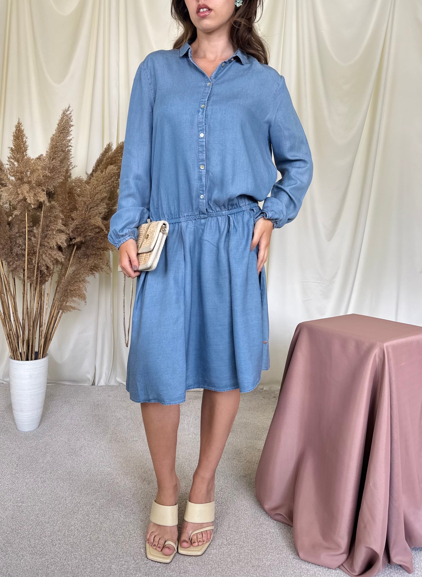 Rochie nouă HUGO BOSS din denim cu talie elastică 
(Mărimea L/XL)