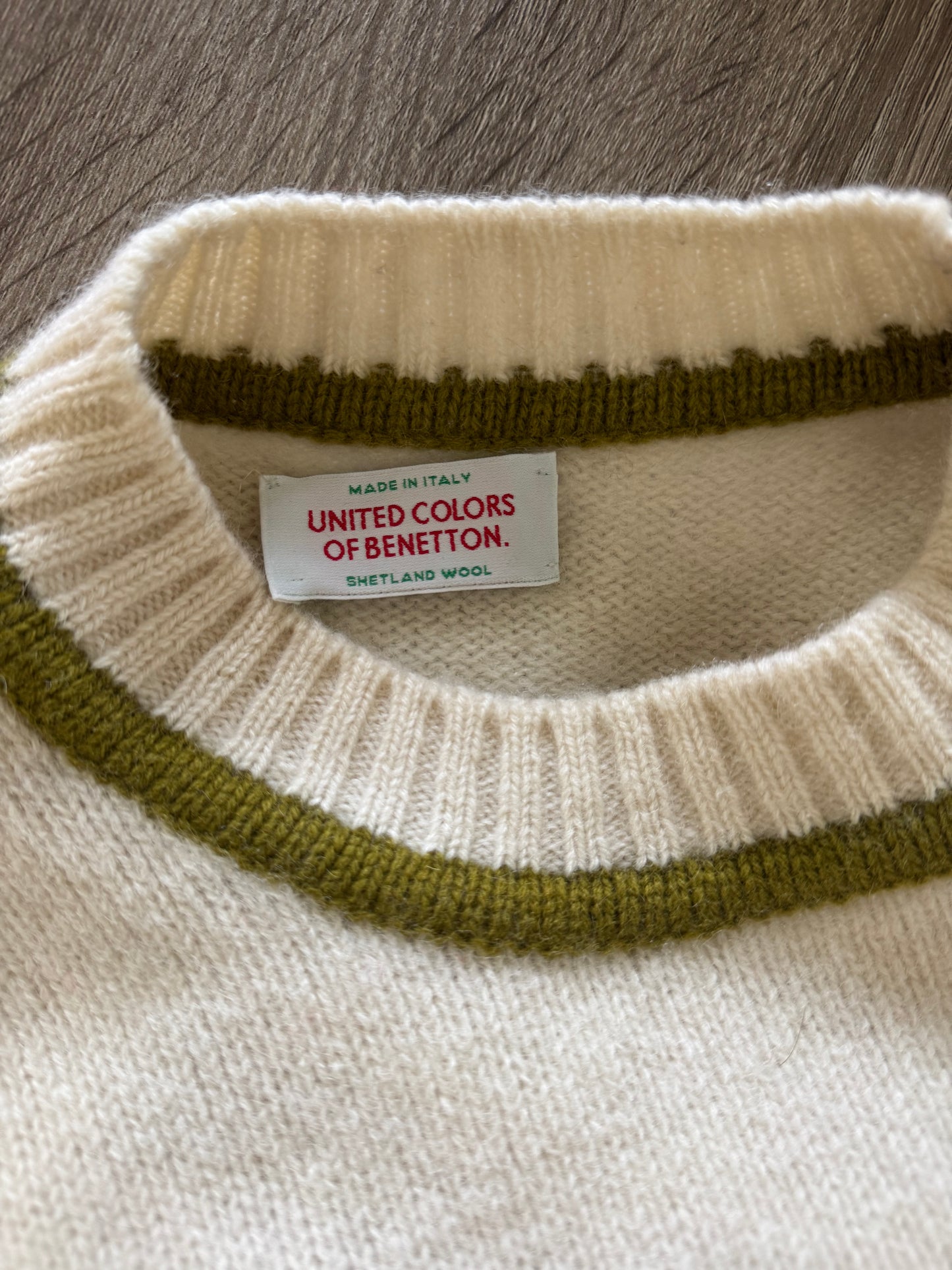 Pulover superb  benetton made in Italy din Lana ( mărimea L)