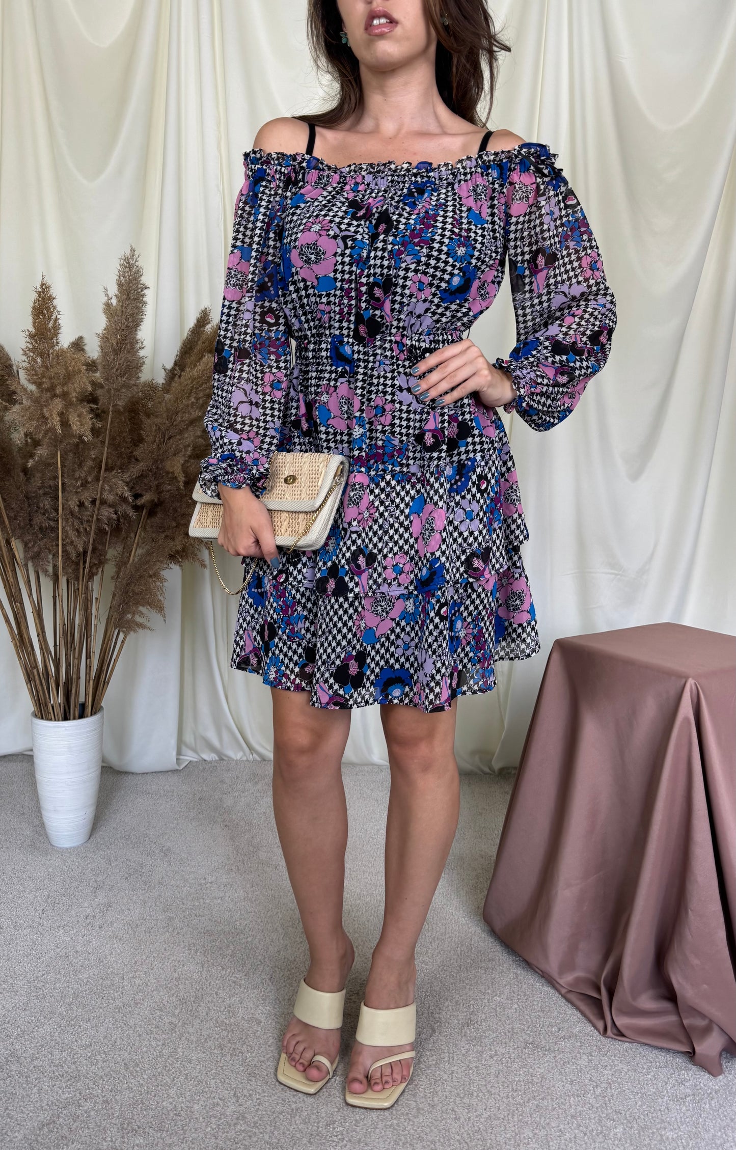 Rochie Guess cu talie elastică și print floral ( mărimea XS-S/M)