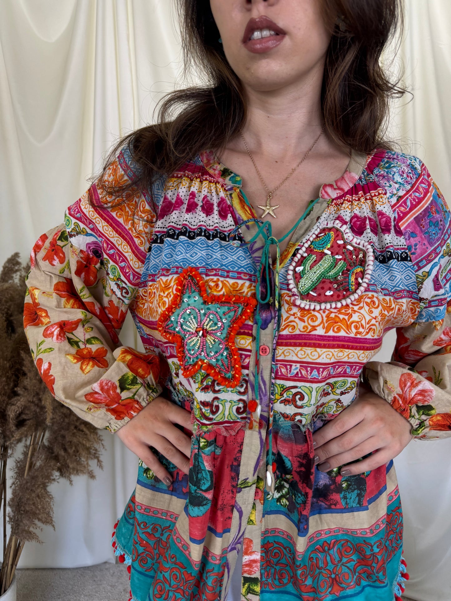 Cămașă de vară/ plajă în stil boho cu aplicații de mărgele ( mărimea M/L)