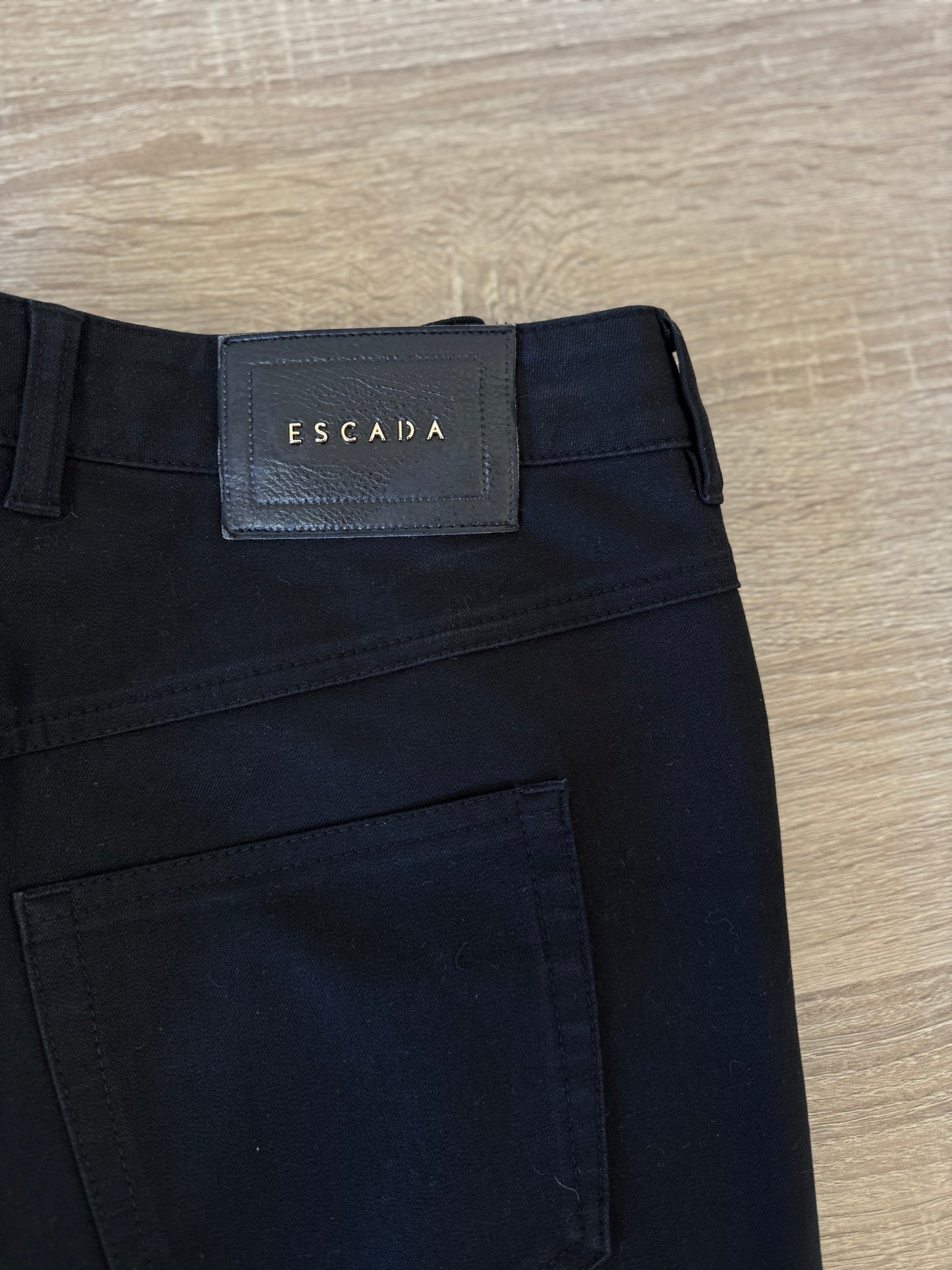 Pantalon Escada din denim elastic 
(Mărimea 40/M-L)