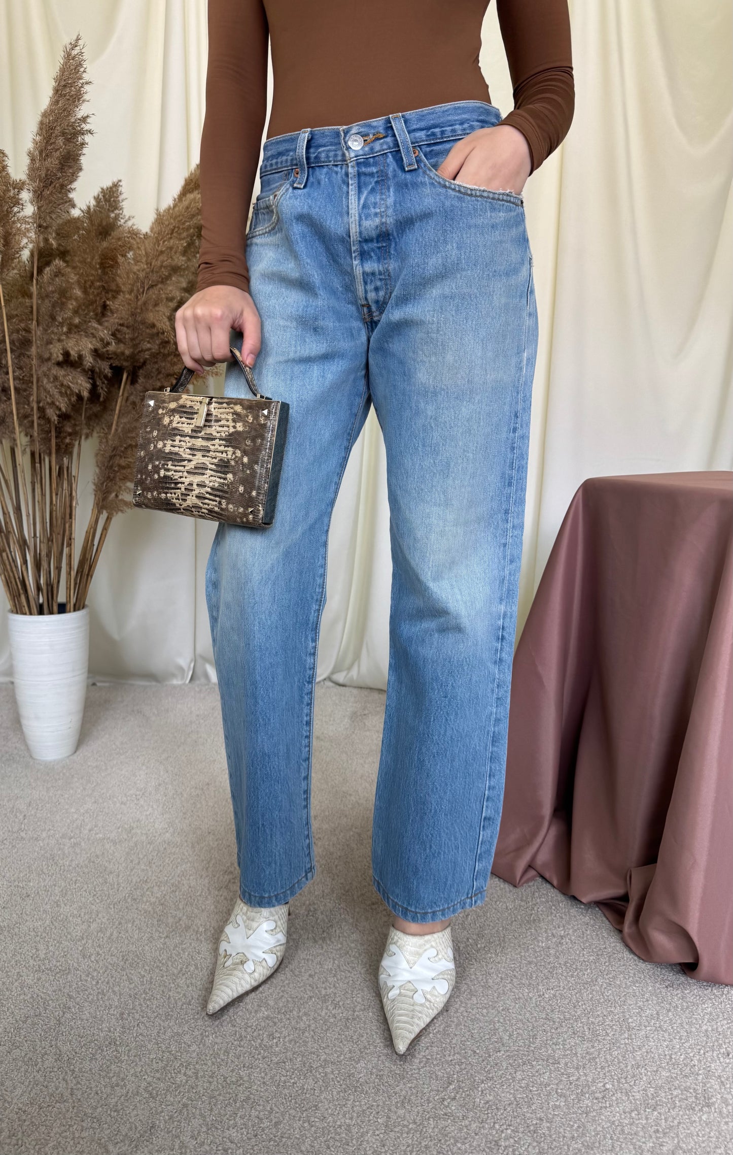 Levi’s 501 cu talie medie, denim clasic din bumbac 
(Mărimea M)- 78 talie