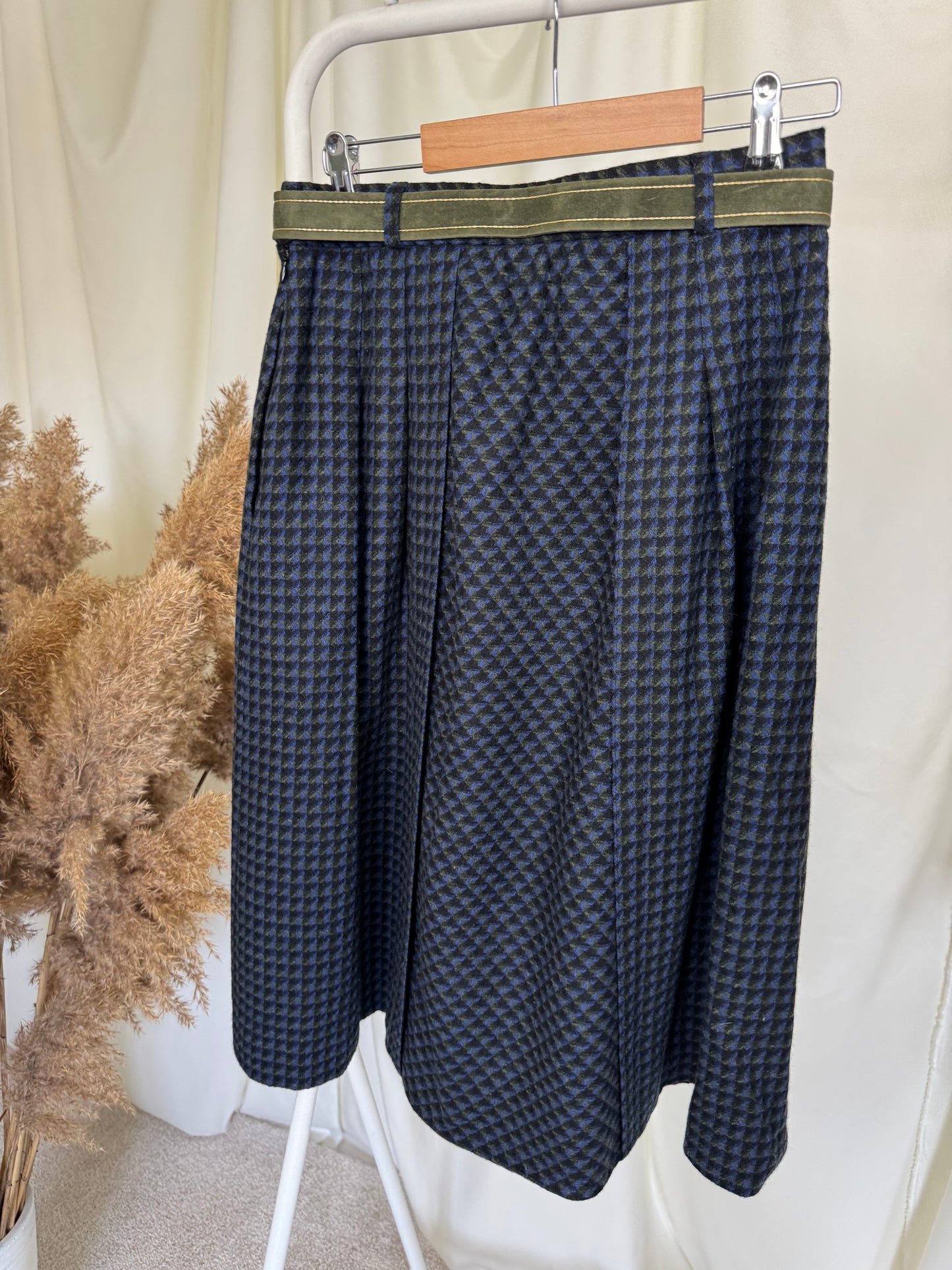 Fusta vintage cu centura inclusa din 100% lana (M)