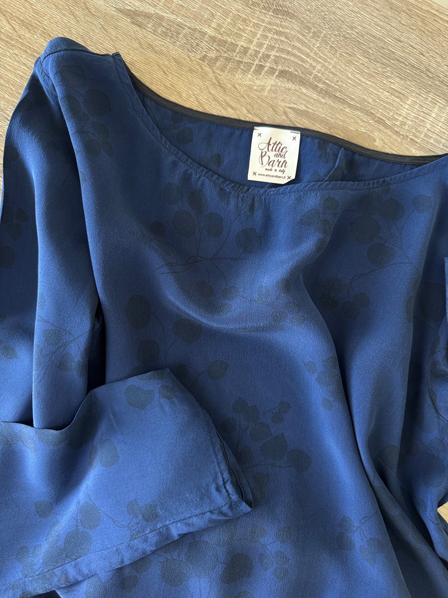Rochie ATTIC and BARN dark blue din 100% matase cu print finut, croi fluid 
(Mărimea M)