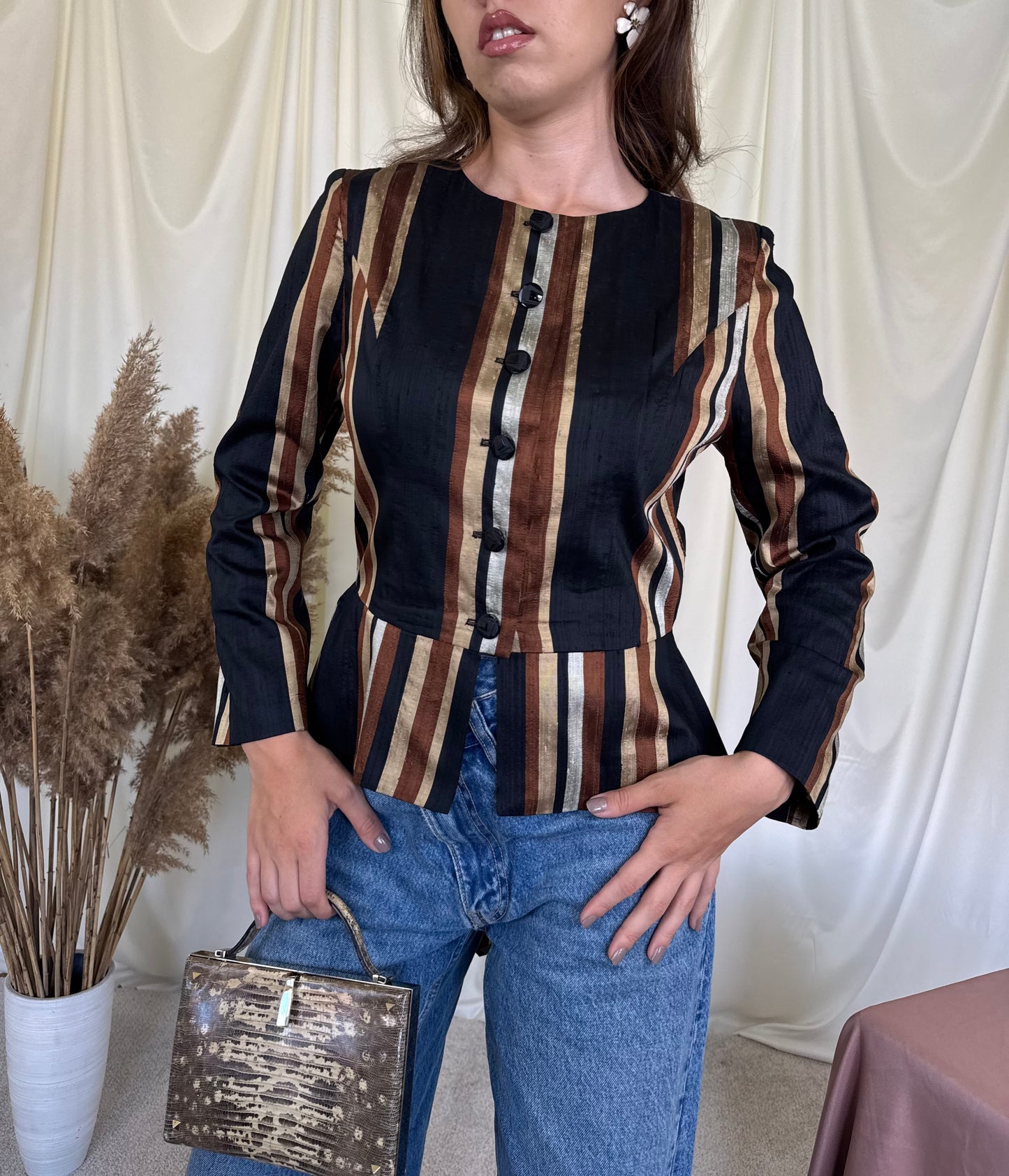 Bluză vintage din 100% mătase naturală, croi asimetric și talie cambrata 
(Mărimea S)