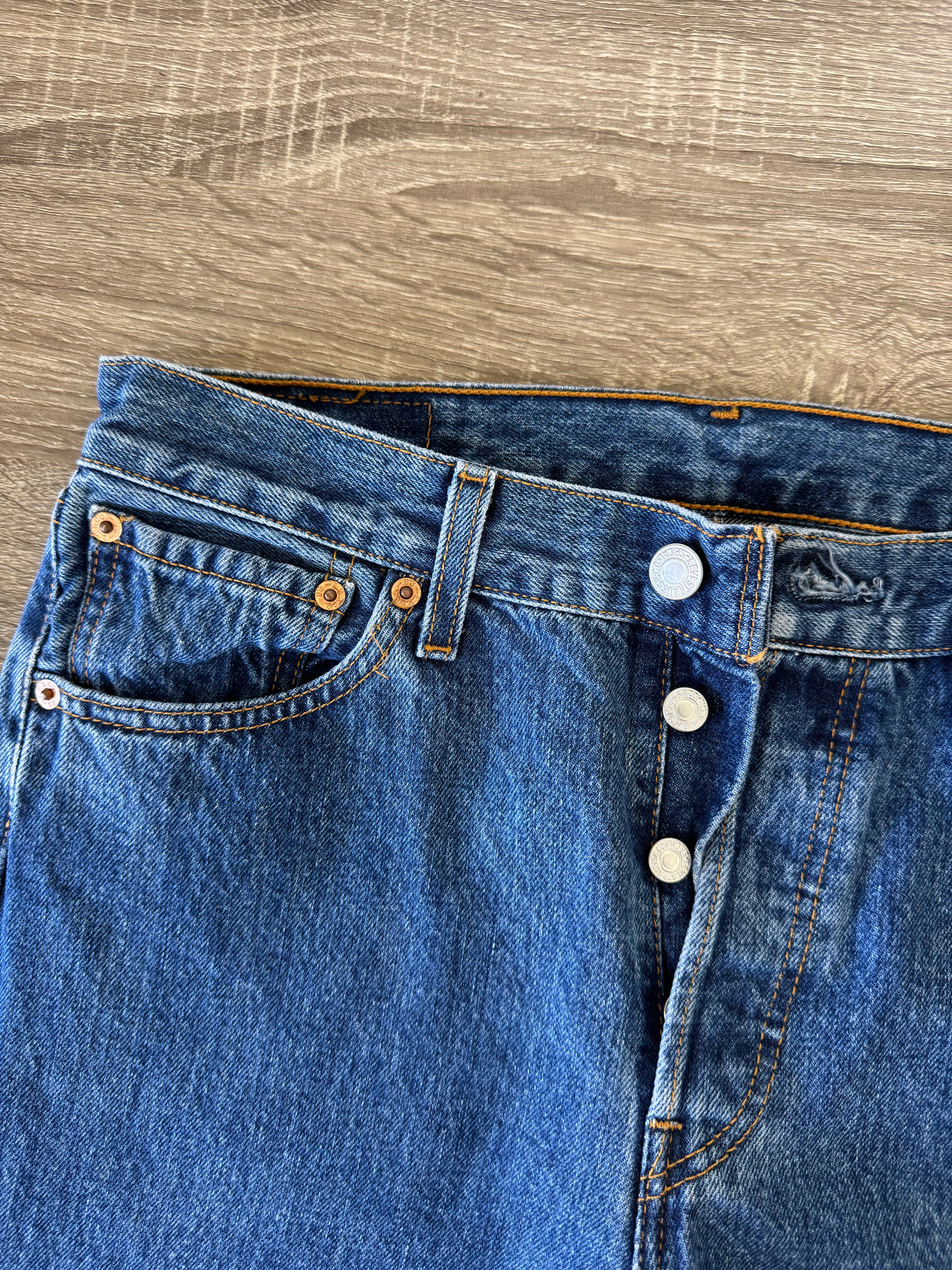 Blug vintage Levi’s cu talie medie ( mărimea S-M)