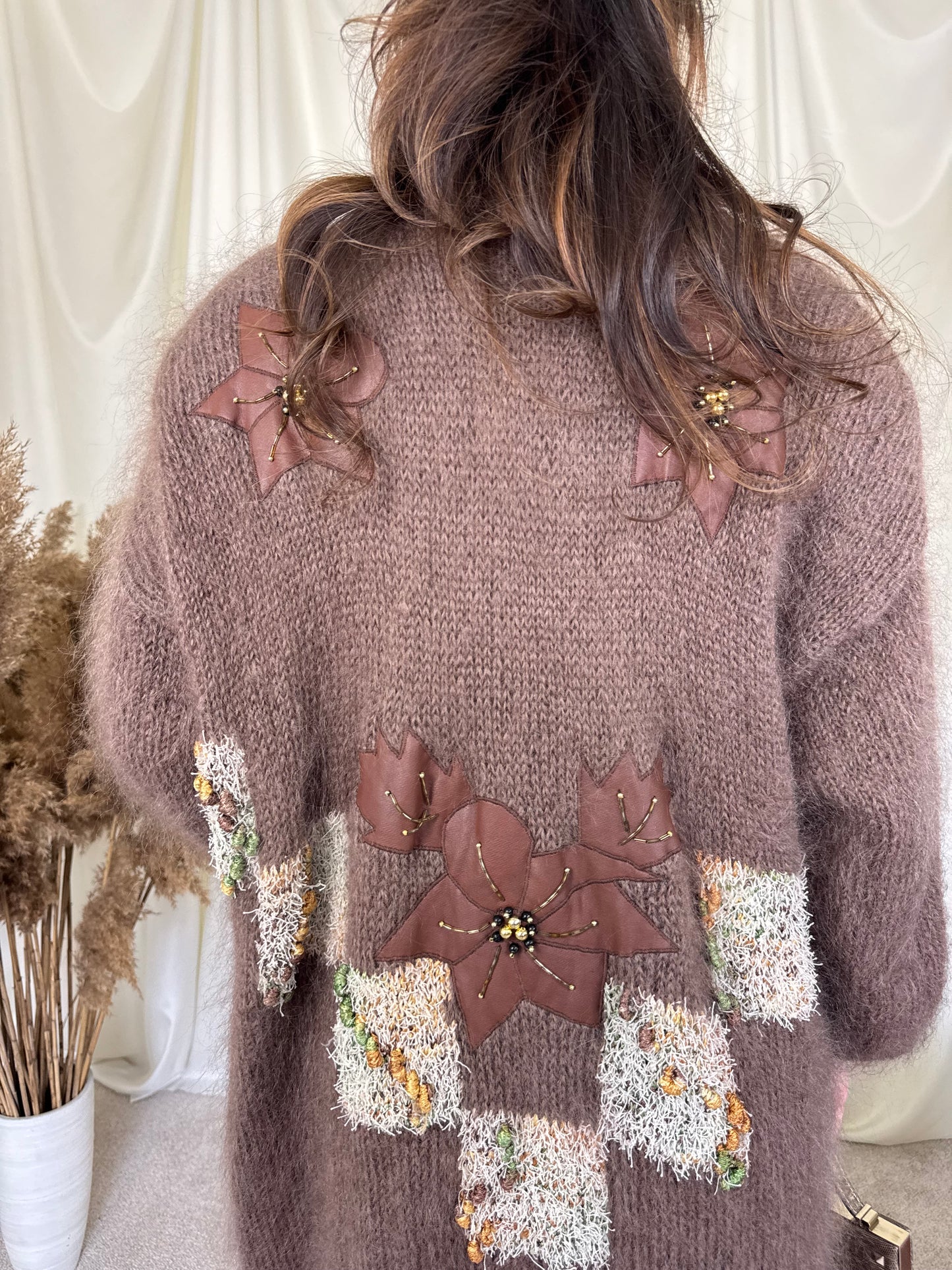 Cardigan vintage superb din 100% lână brodata cu aplicații 
(Mărimea M-XL )