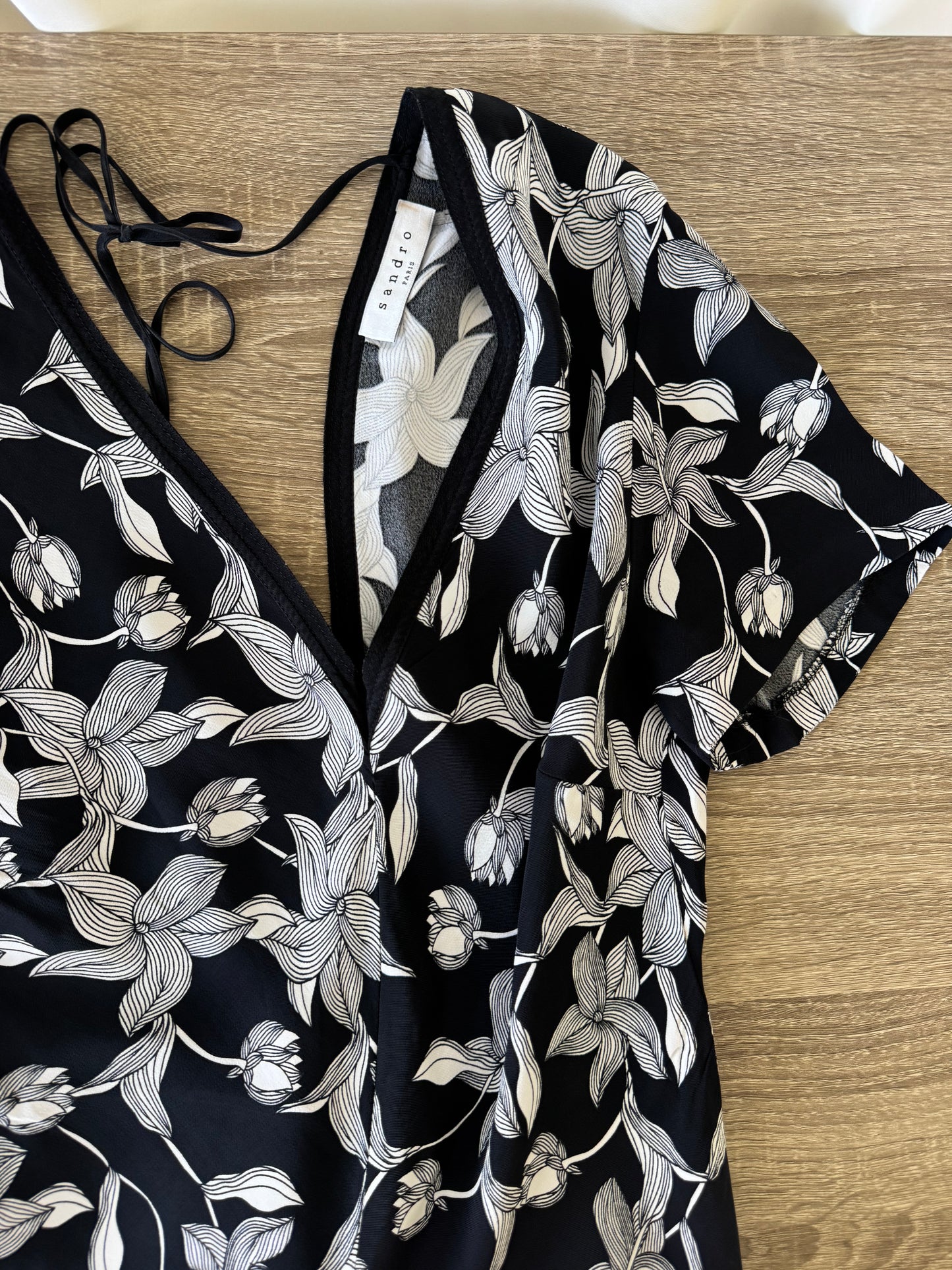 Rochie SANDRO PARIS cu print floral și decolteu in V, spate decupat ( mărimea S)