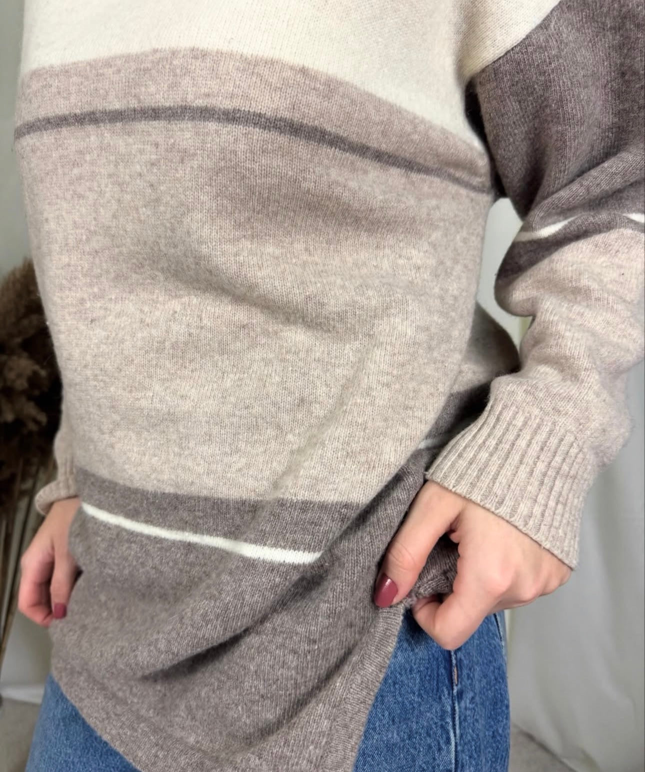 Pulover pe gât din lana moale ( M/L)