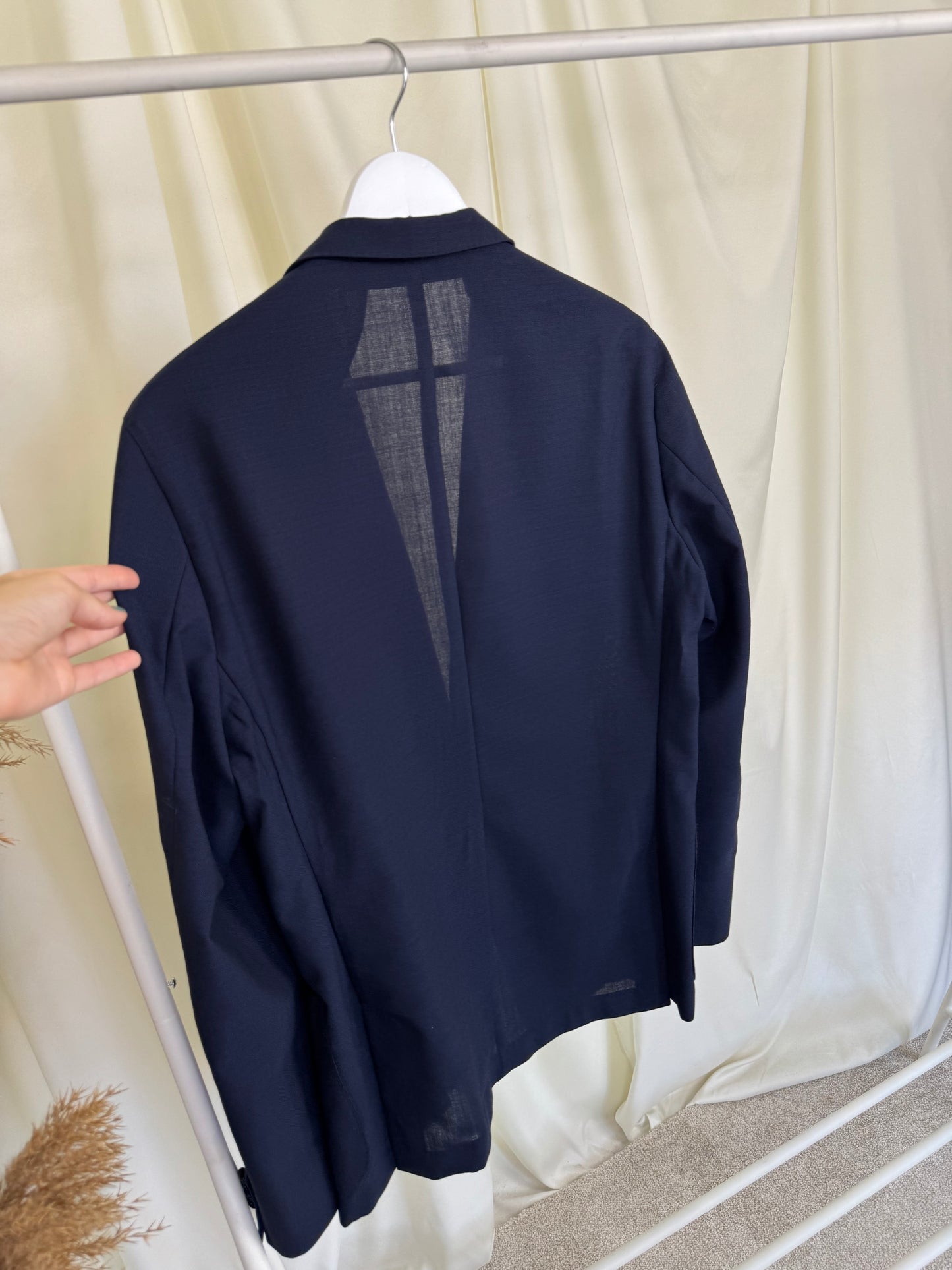 Sacou premium dark blue HUGO BOSS din 100% lana- stofă de vară. 
(Mărimea M-L/ 52)