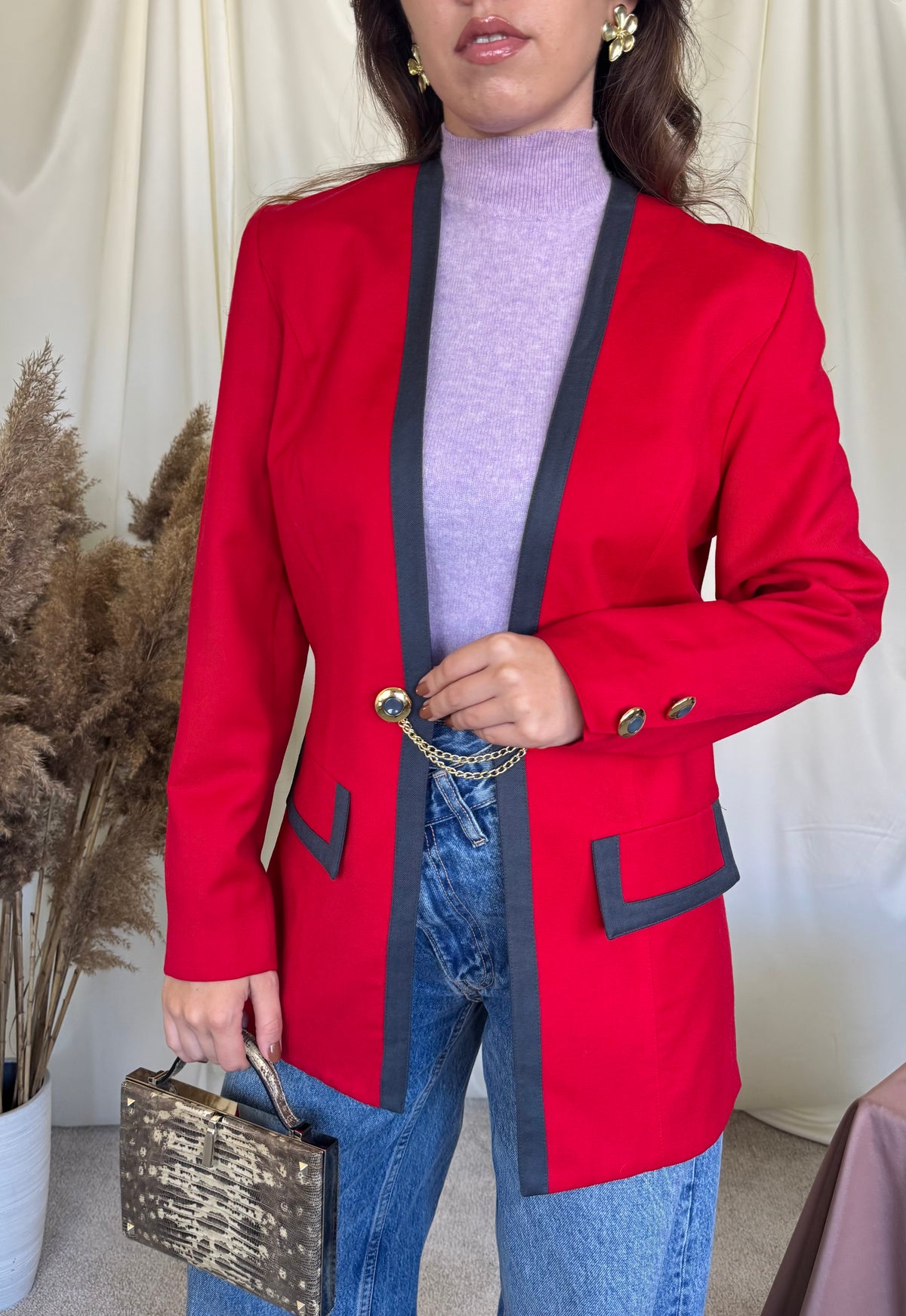 Sacou vintage superb din stofă de 100% lână cu detalii aurii ( mărimea M)