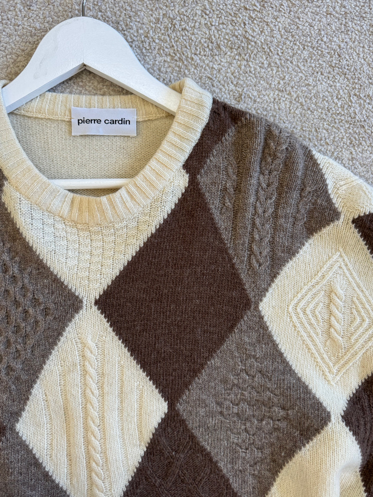 Pulover vintage Pierre Cardin din 80% Lana cu print( mărimea  XL )
