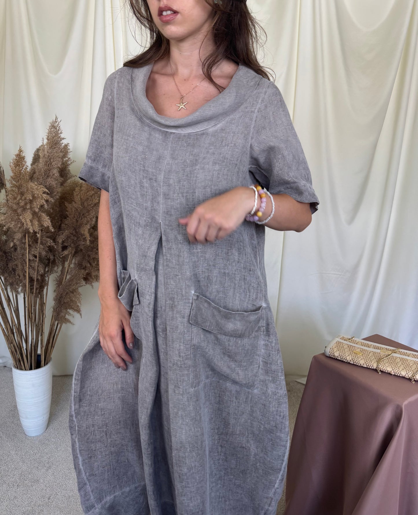 Rochie de vară din 100% in cu croi amplu și năsturei la spate ( mărimea M-L)