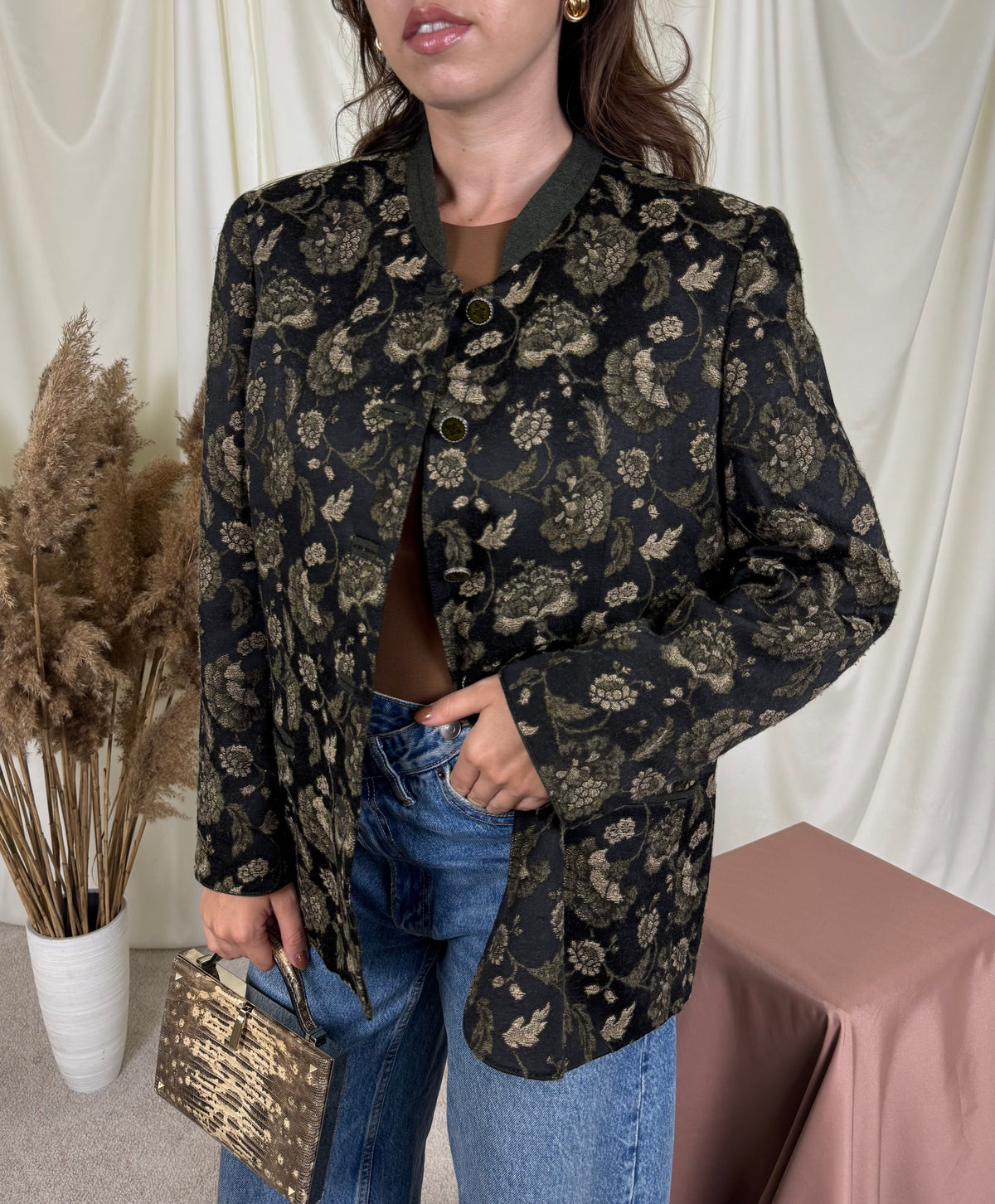 Jacheta vintage cu print floral și nasturi tip bijuterie ( mărimea L)