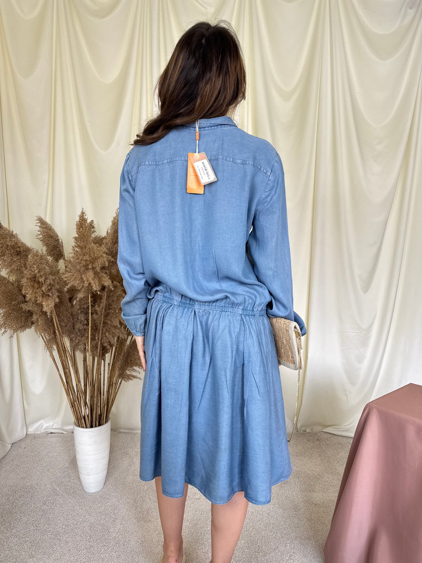Rochie nouă HUGO BOSS din denim cu talie elastică 
(Mărimea L/XL)