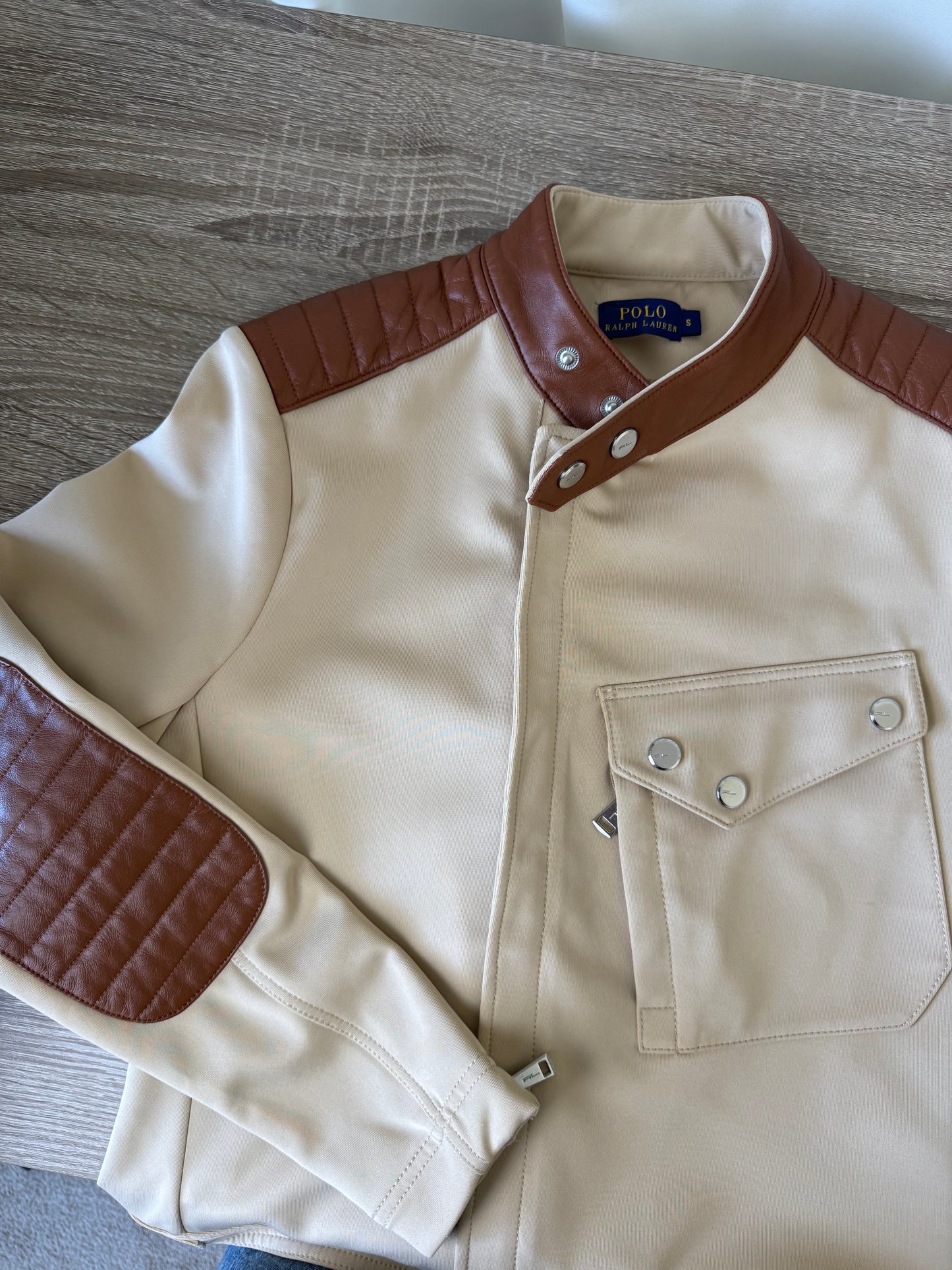 (RESTOCK) Jacheta Polo RALPH LAUREN cu detalii din piele naturala și nasturi inscripționați 
(Mărimea S)