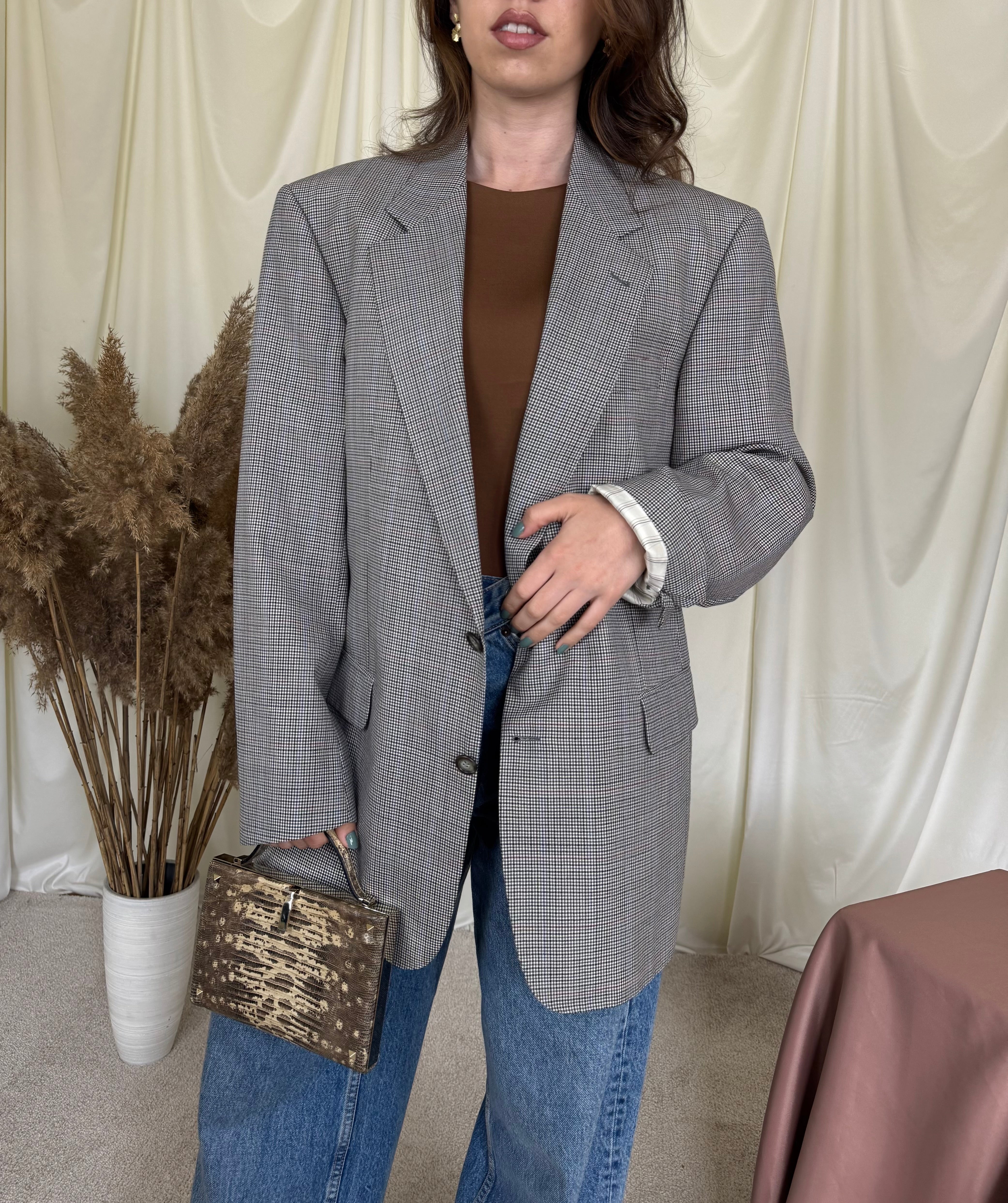 LUXURY – VINTAGE CORNER