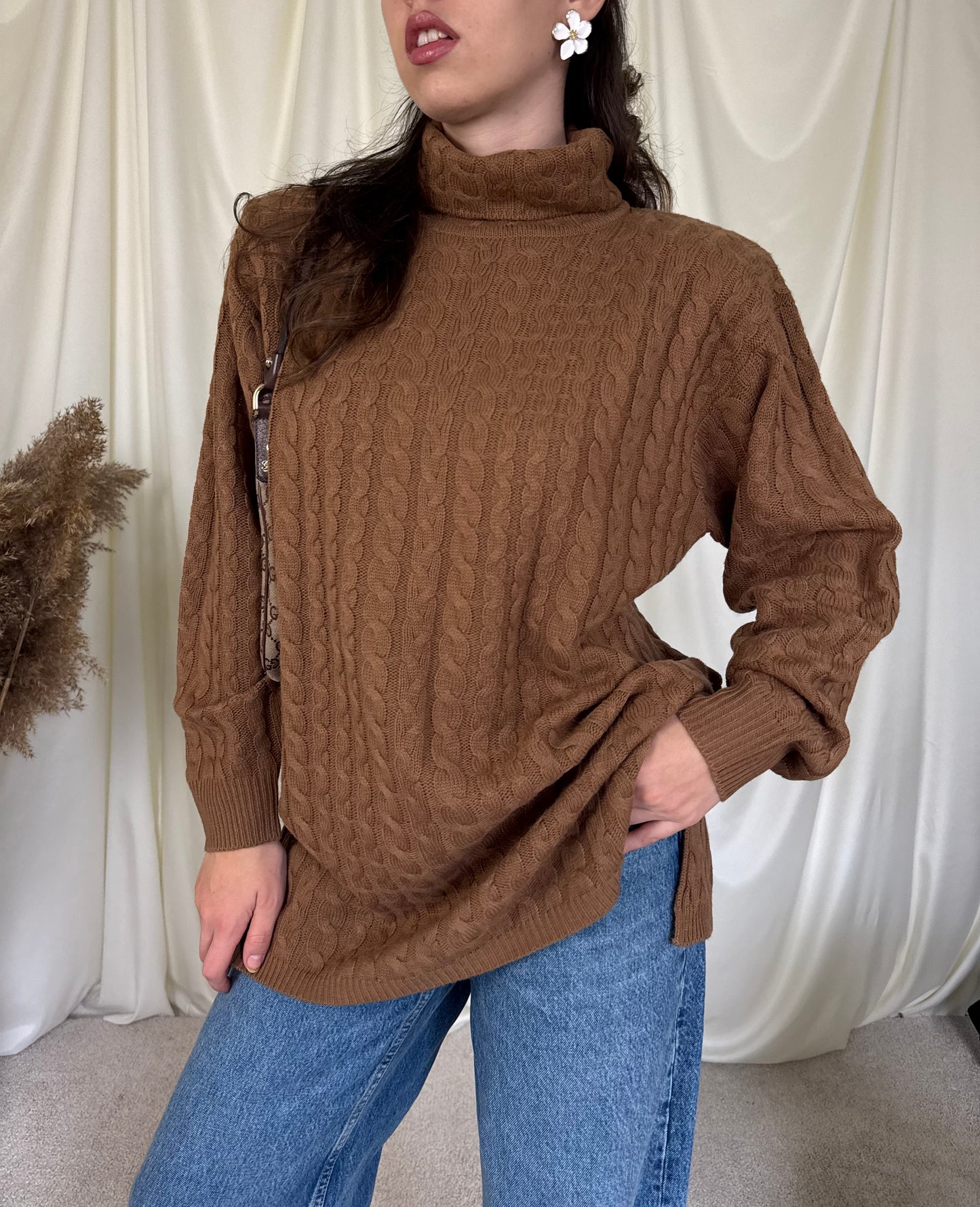 Pulover vintage din lână merino cu umerii marcați( mărimea M)