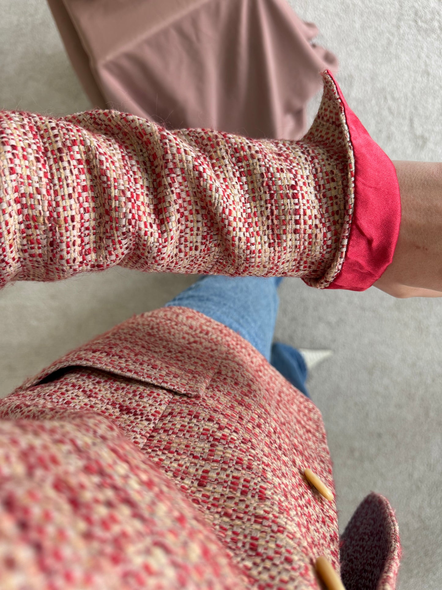 BACK IN STOCK. Sacou MAX MARA din tweed cu detalii din mătase naturală 
(Mărimea S/M)