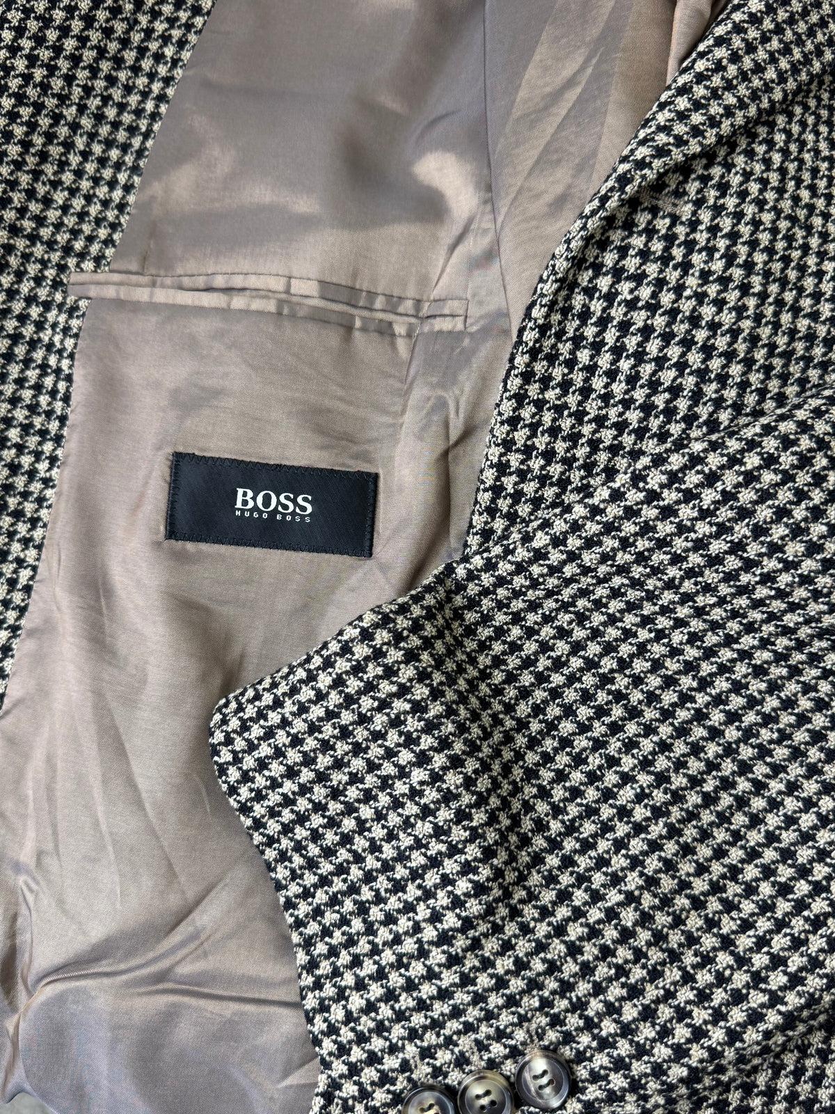 Back! Sacou premium HUGO BOSS în croi bărbătesc din lana tip tweed de lana ( mărimea L)