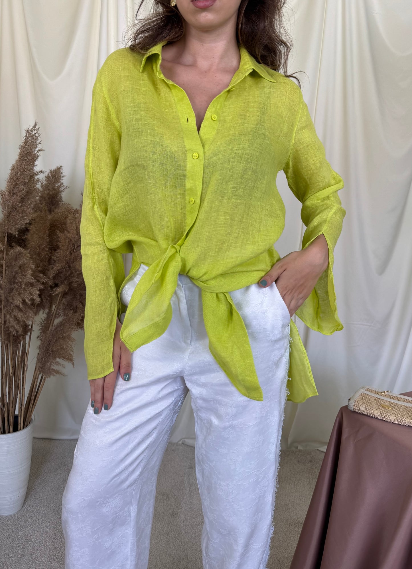 Cămașă  din 100% in Massimo Dutti cu slituri laterale 
(Mărimea S/M)