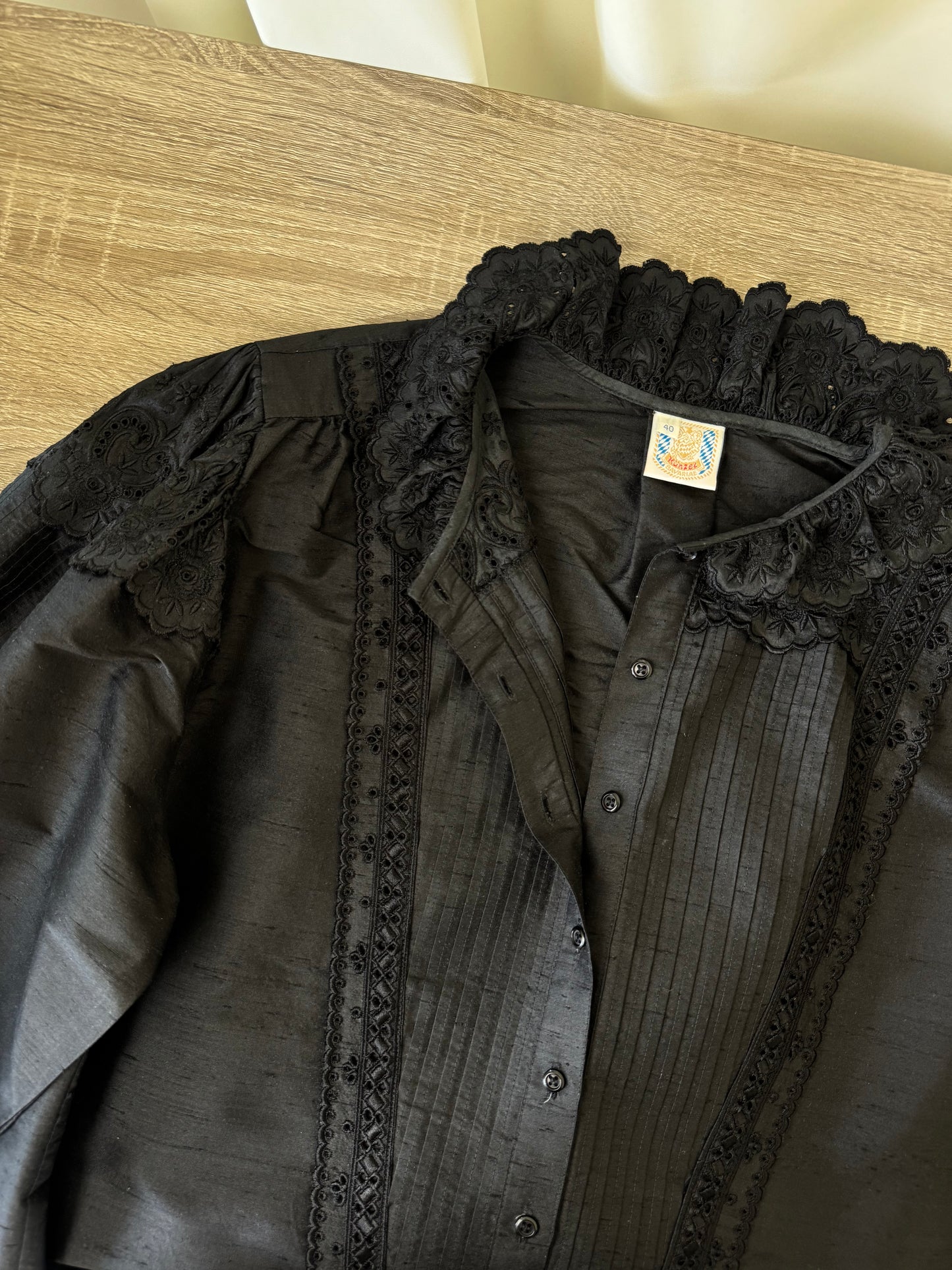Cămașă vintage din mătase naturală cu broderie (Mărimea L)