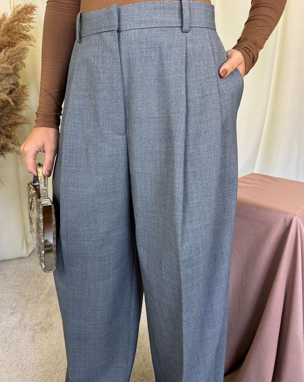 Pantalon COS super cool wide leg din stofă de lână  ( mărimea M)
