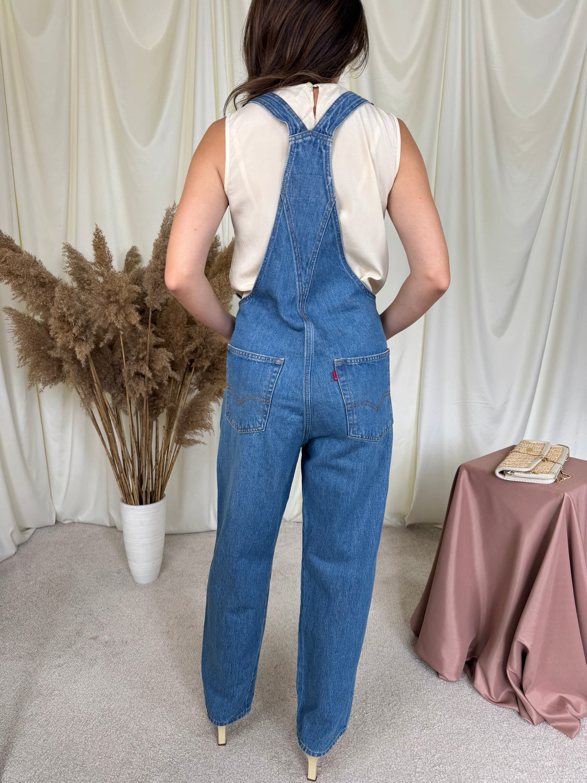 Salopetă vintage Levi’s din denim de 100% bumbac calitativ ( mărimea M)