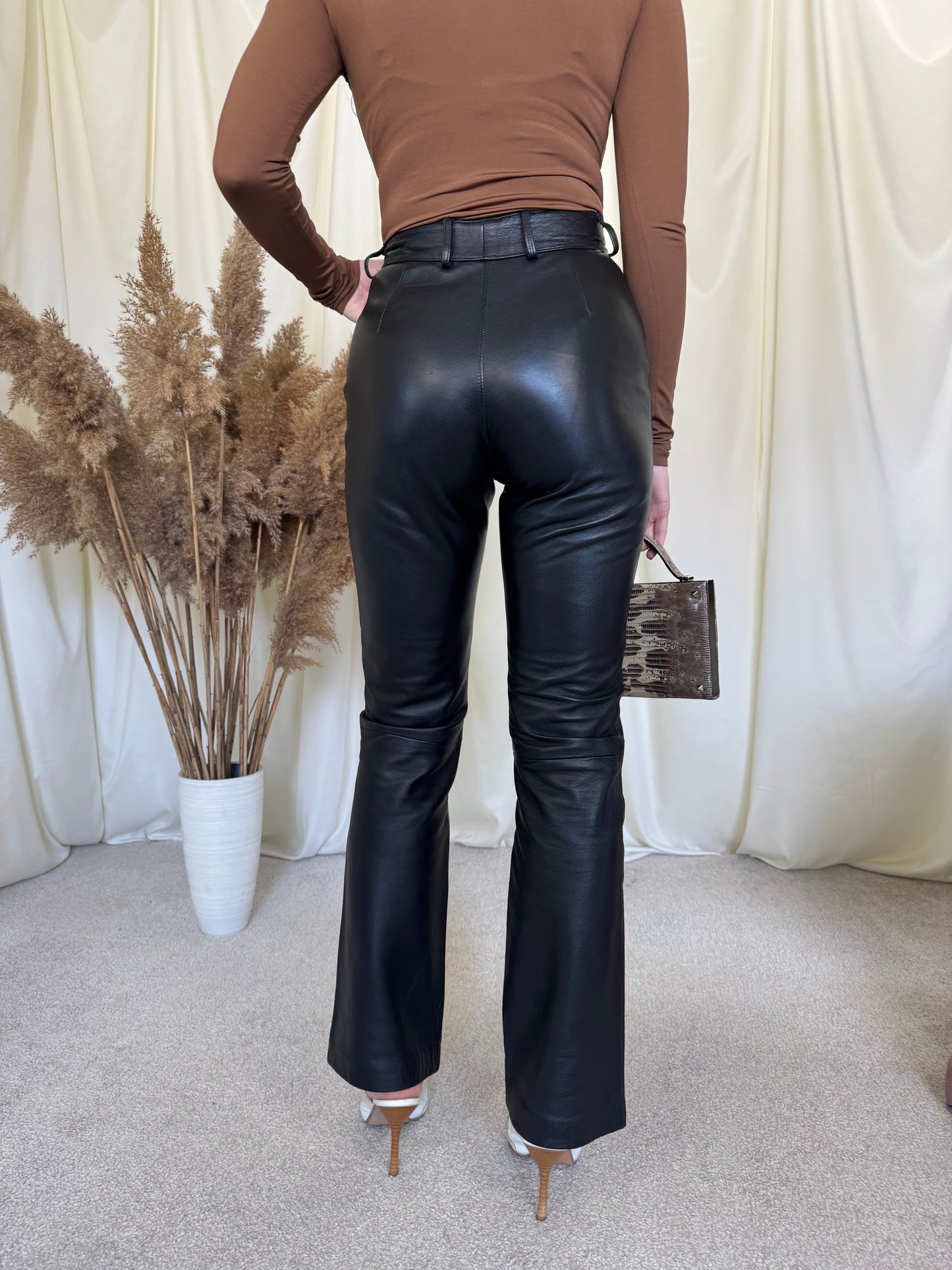 (BACK IN STOCK) Pantalon din piele naturala super fina( mărimea xs)