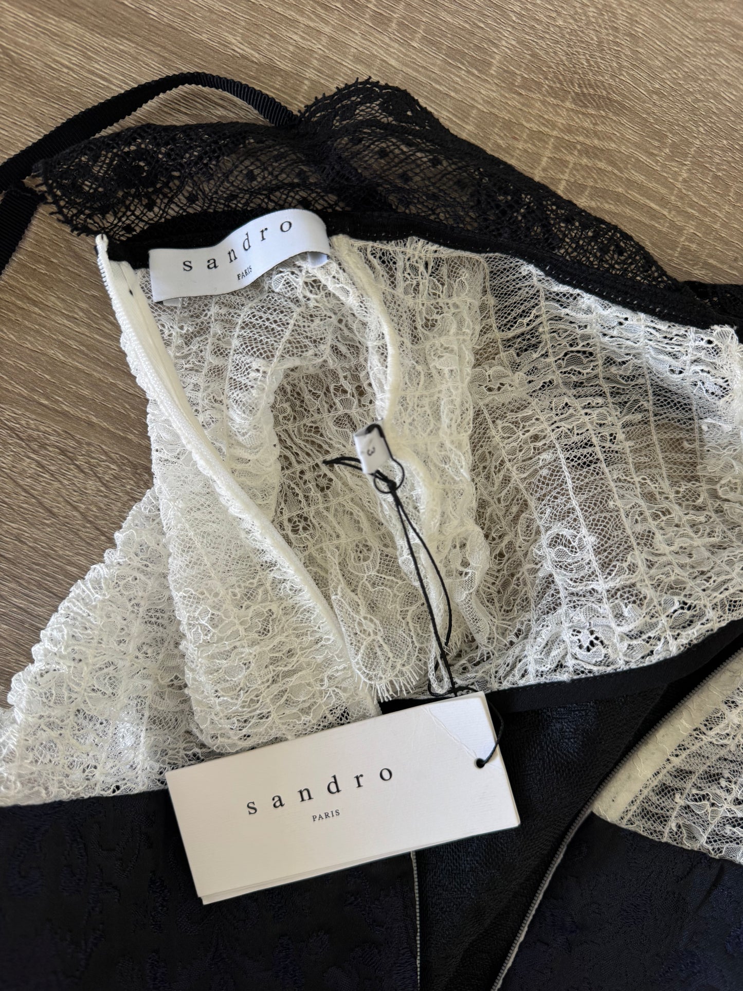 Baack! Rochie nouă Sandro Paris cu dantelă și brocard cu print ( mărimea S-M)