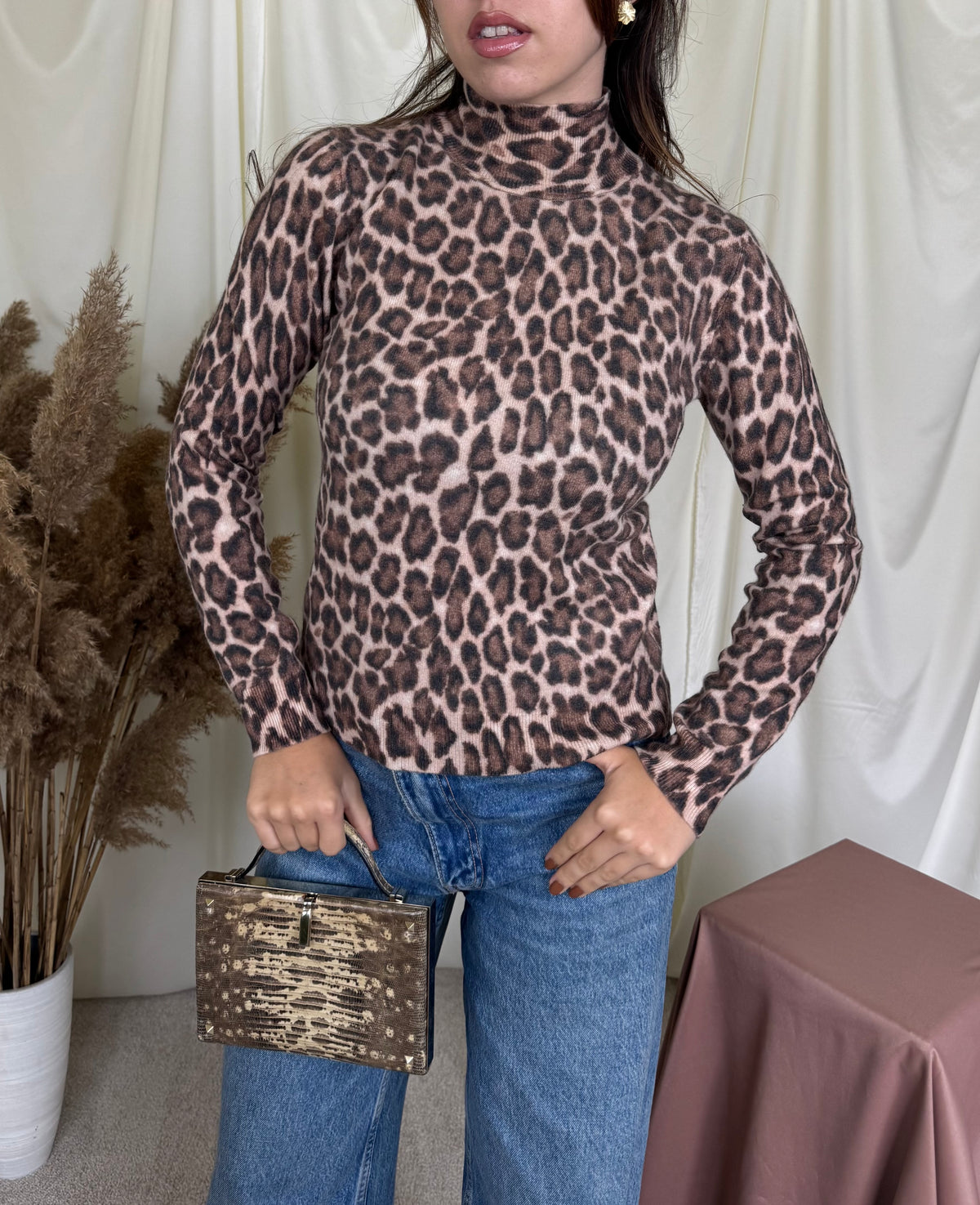 Pulover Madeleine pe gat din lana și cașmir cu animal print ( mărimea S)