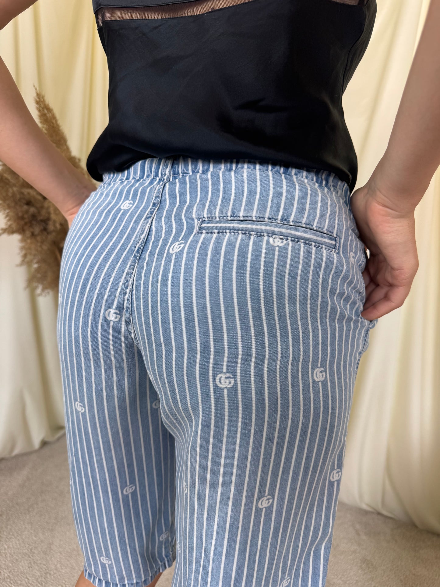 Pantaloni GUCCI din denim subțire de bumbac cu print ( mărimea XS)
