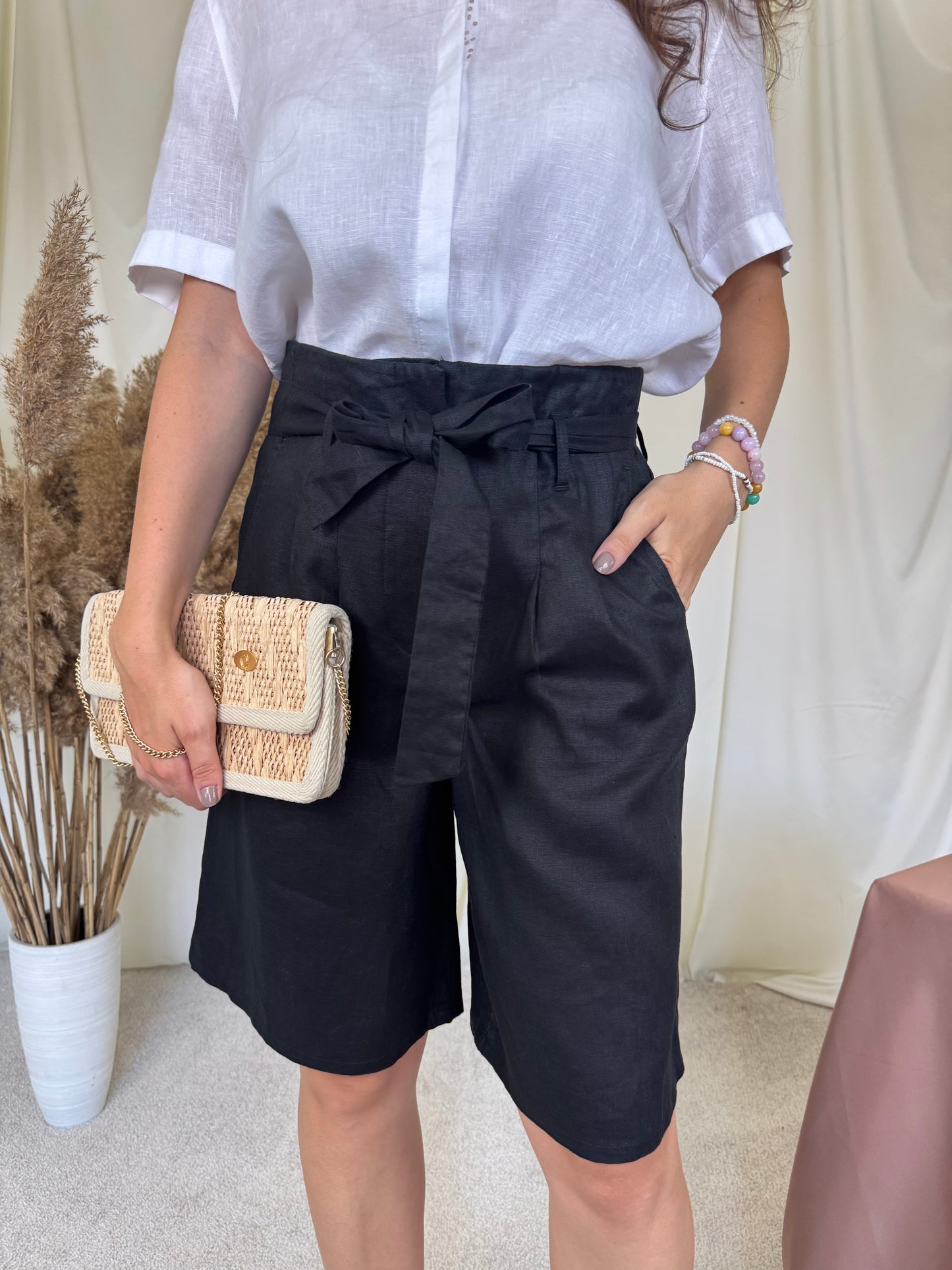 Pantalon negru MADELEINE din 100% in cu talie înaltă marcata + cordon pentru ajustare ( mărimea M)