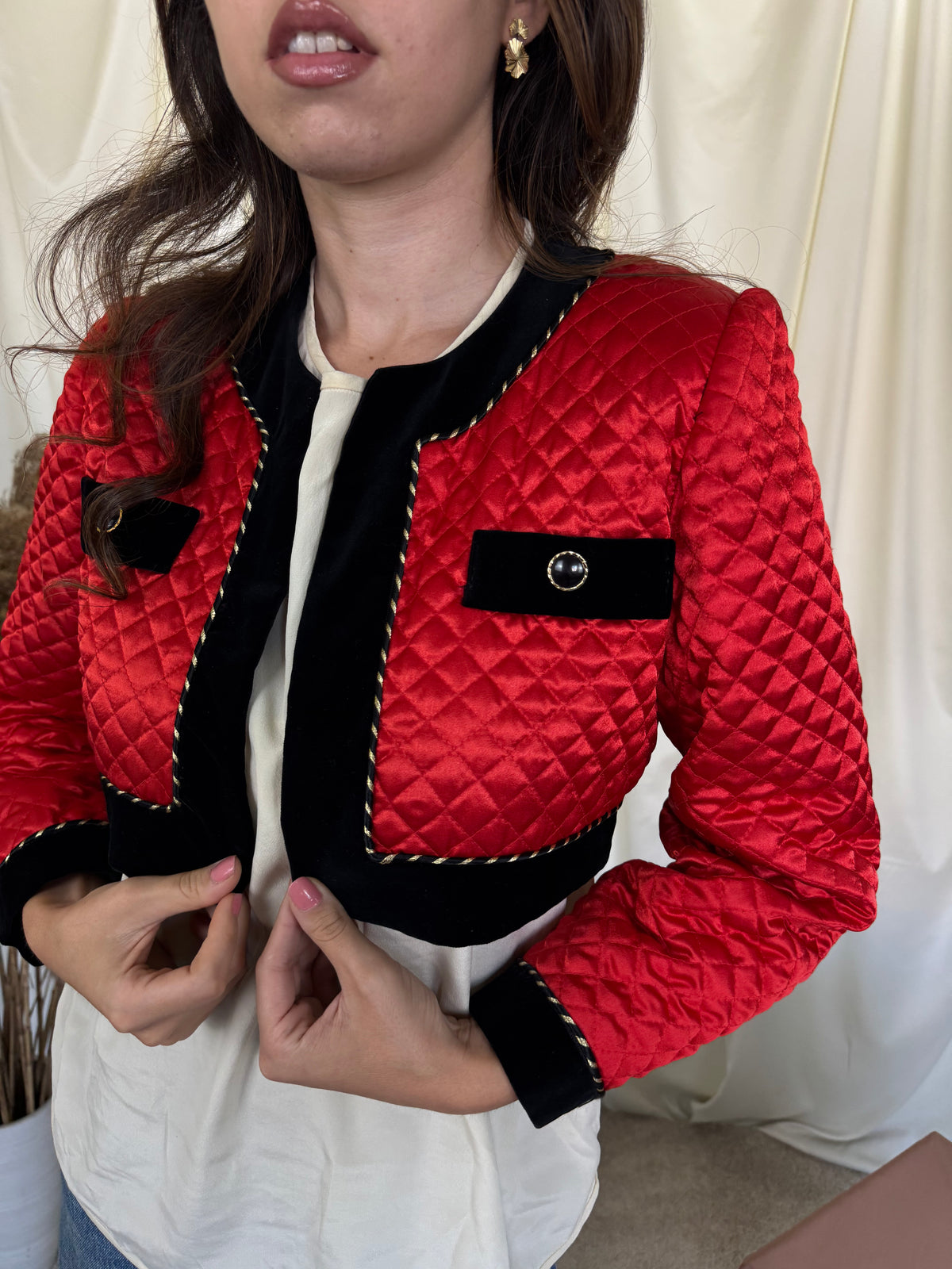 Jacheta vintage matlasata cu detalii din catifea neagră, model crop ( mărimea S)