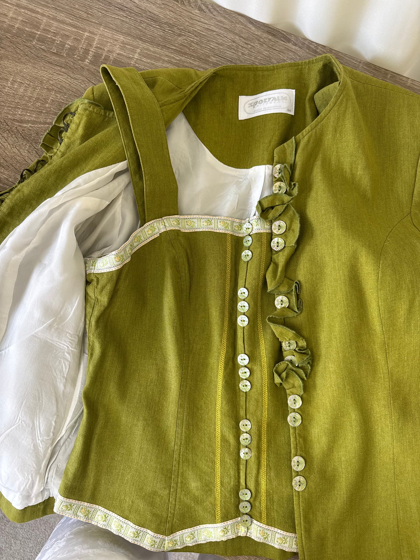 Set premium SPORTALM din 100% in : sacou + top cu nasturi din perla 
(Mărimea S)