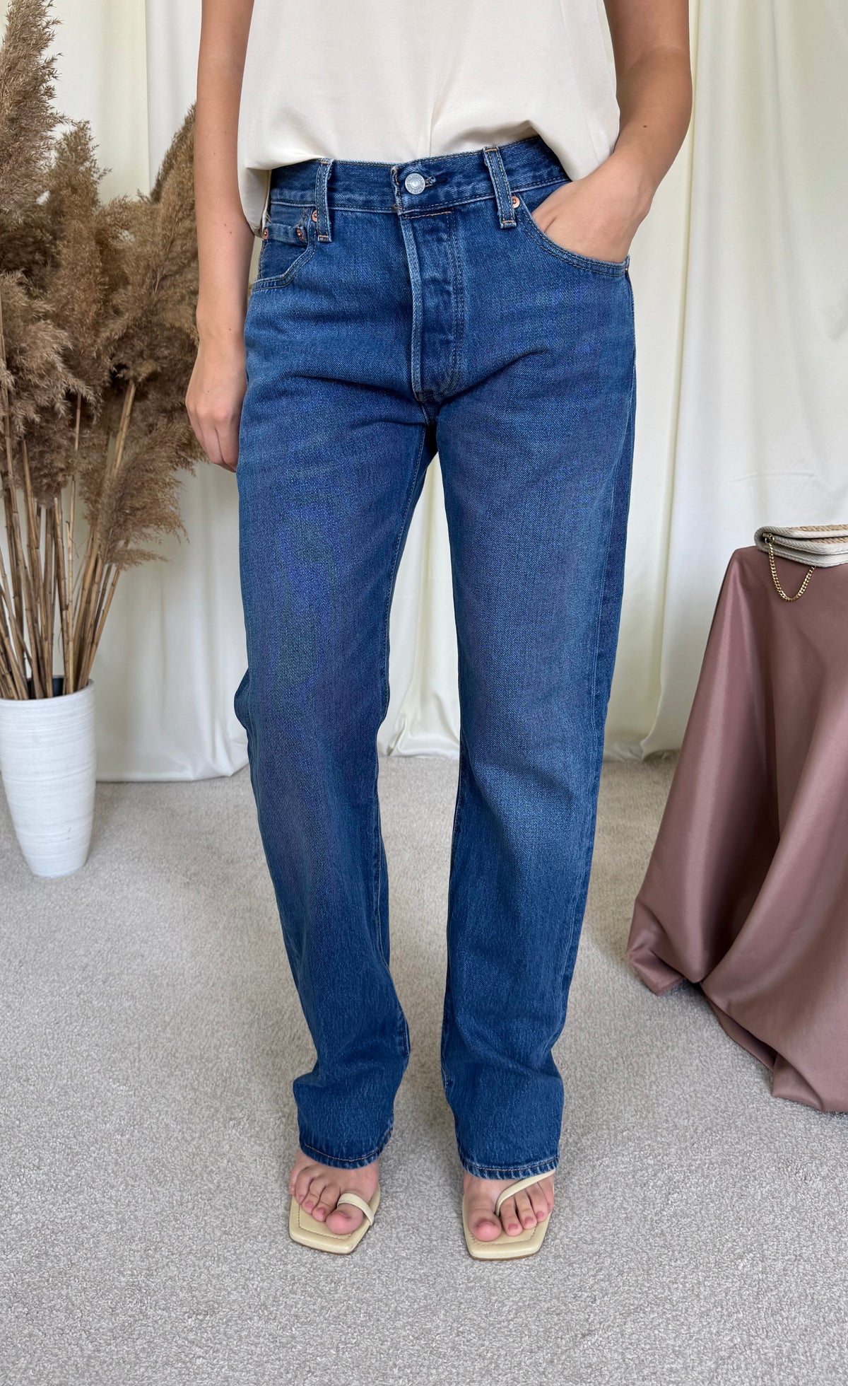 Blugi Levi’s 501 super cool din denim 100% bumbac cu talie medie ( mărimea S- M)