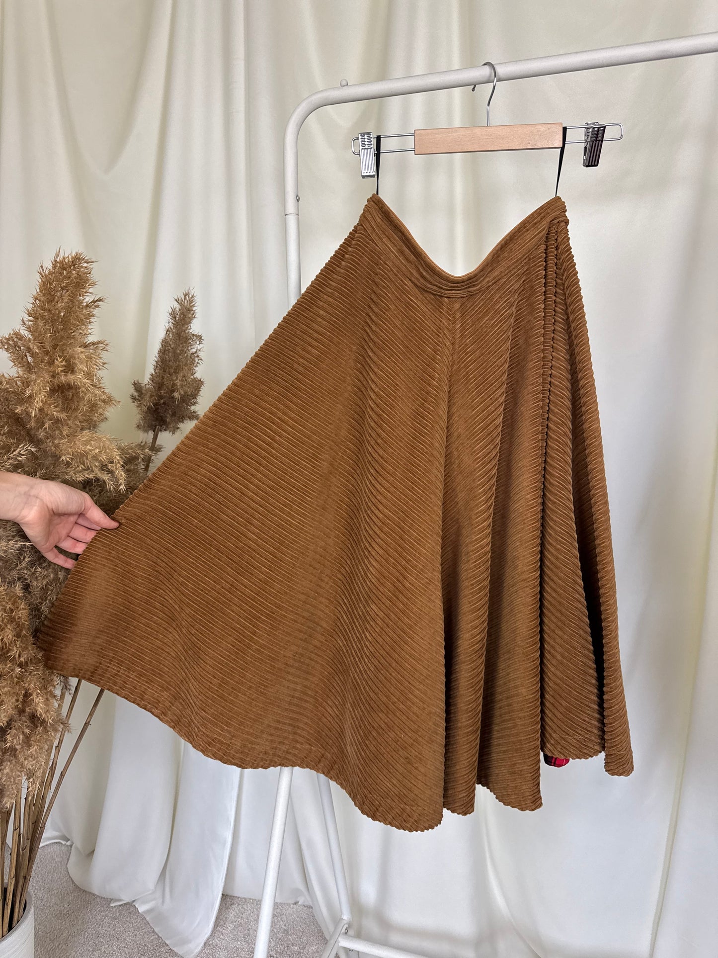 Fusta premium Dolce Gabbana (mărimea S)
Bumbac și betelie din piele naturală extrem de fină- iepure