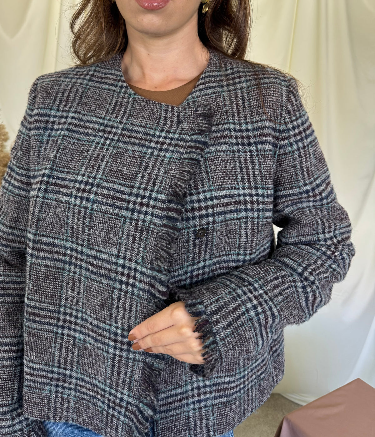 Jacheta Max mara din stofă moale 70% lână, închidere cu capse ( mărimea M/L)