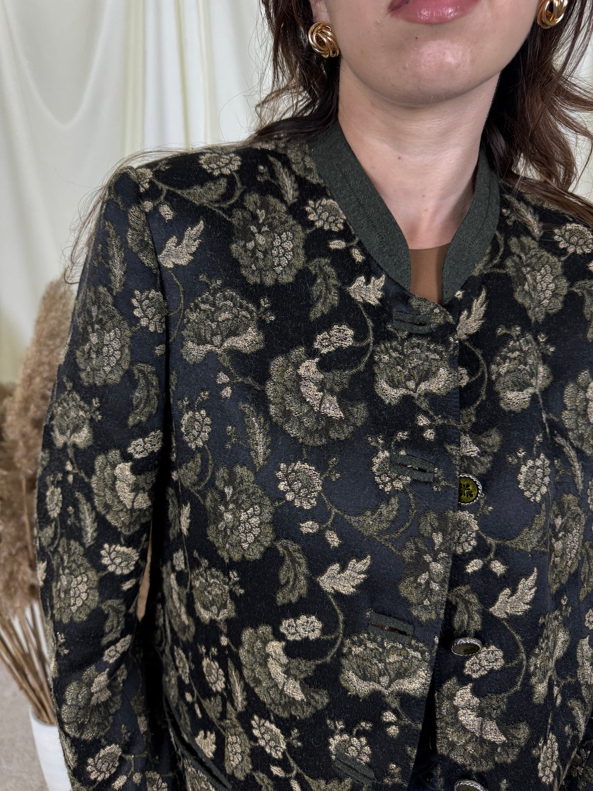 Jacheta vintage cu print floral și nasturi tip bijuterie ( mărimea L)