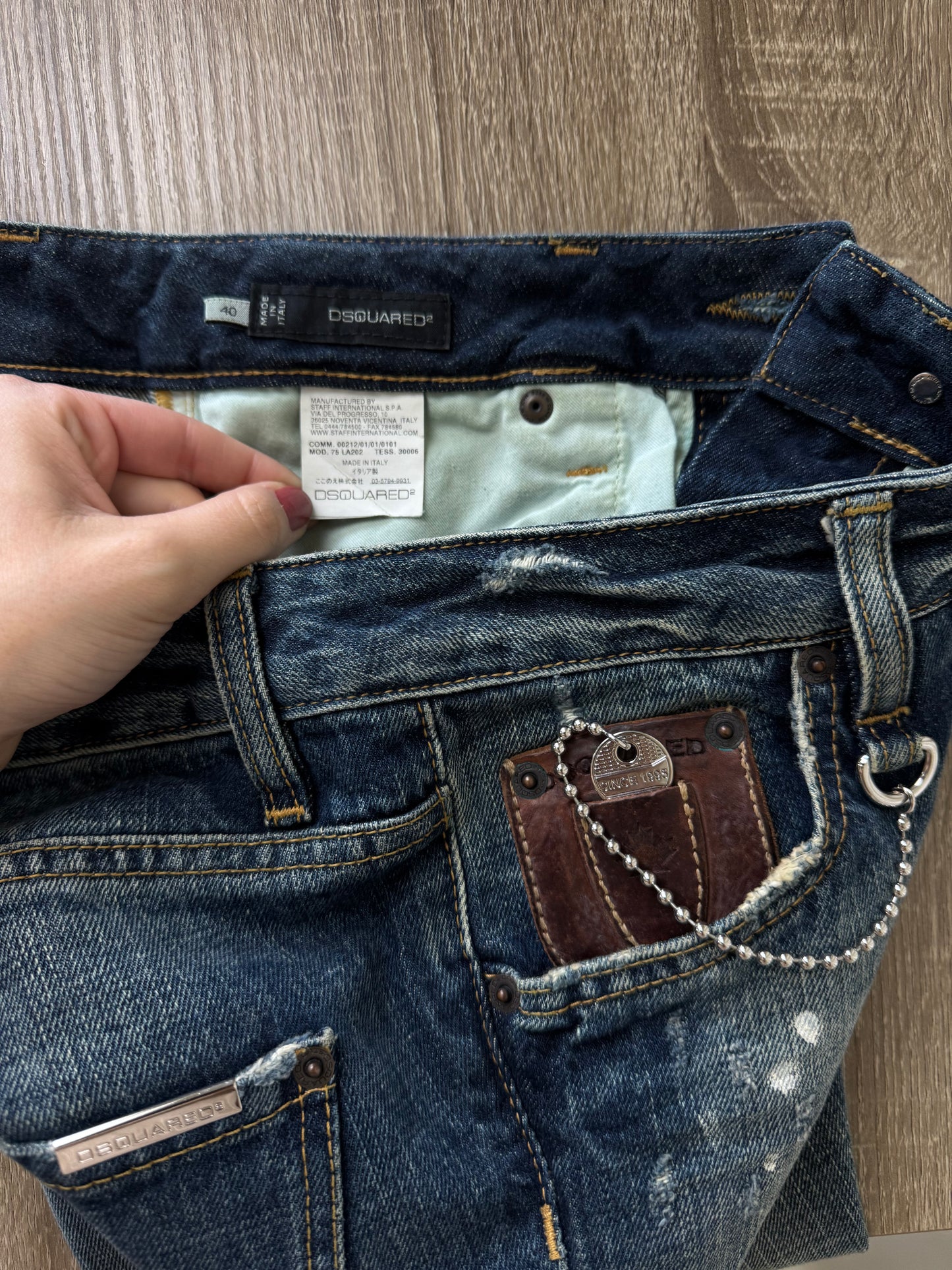 Blugi premium DSQUARED cu talie joasă 
(Mărimea XS)