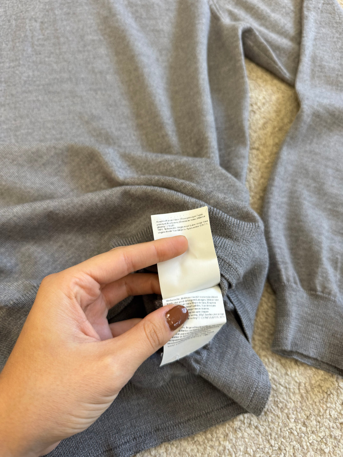 Pulover pe gât JOOP din 100% lana fina, nuanța de gri  ( mărimea L- XL)