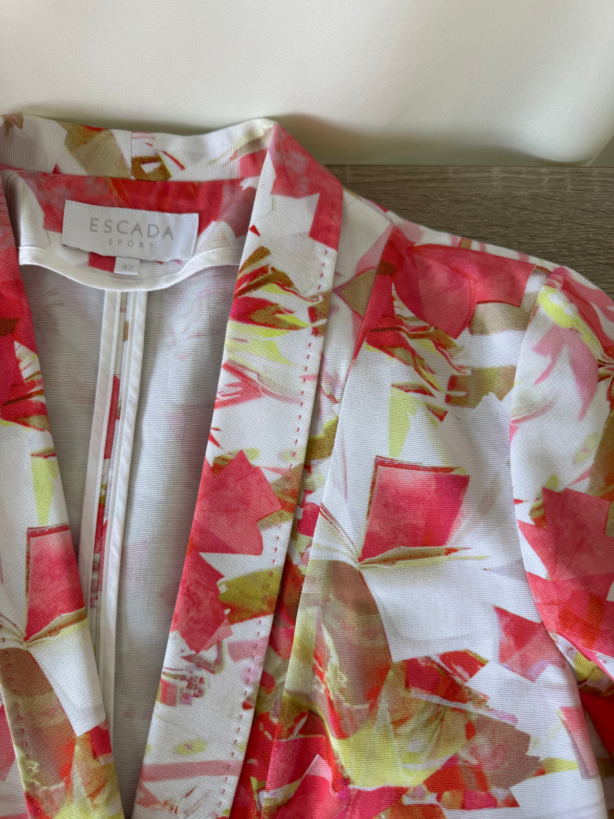 Sacou-jacheta premium Escada din 100% bumbac cu print superb ( mărimea M/L)
