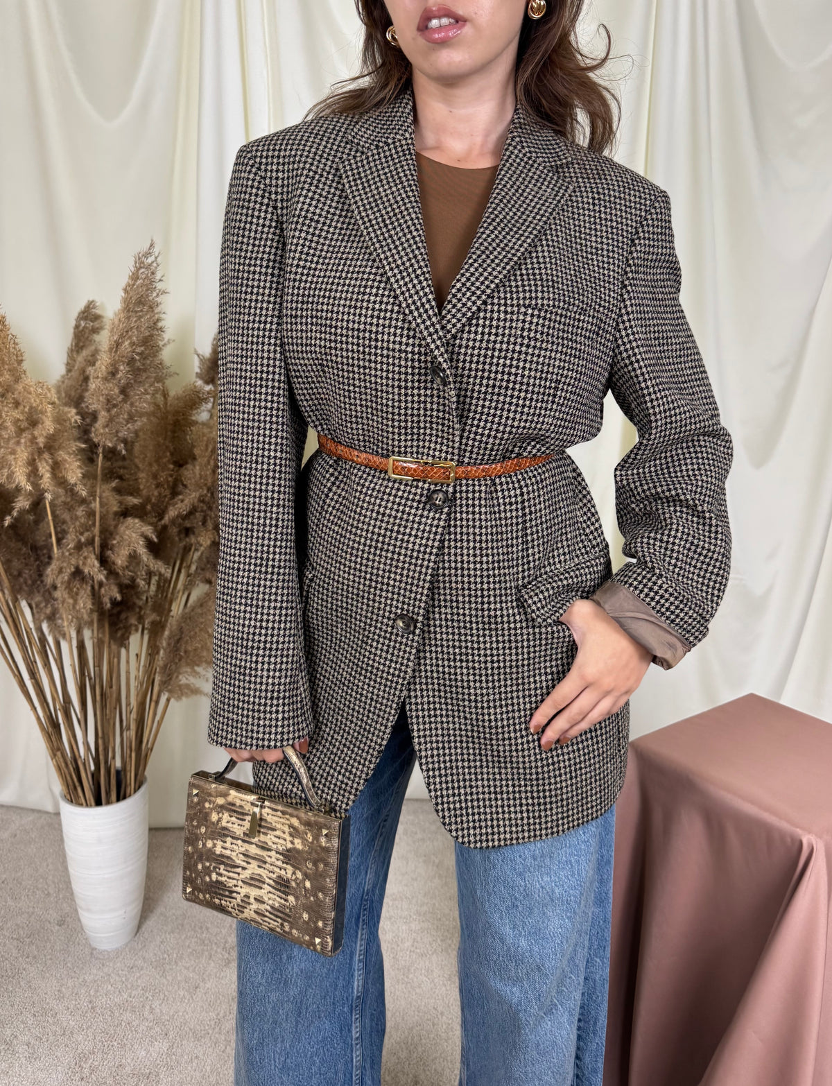 Back! Sacou premium HUGO BOSS în croi bărbătesc din lana tip tweed de lana ( mărimea L)