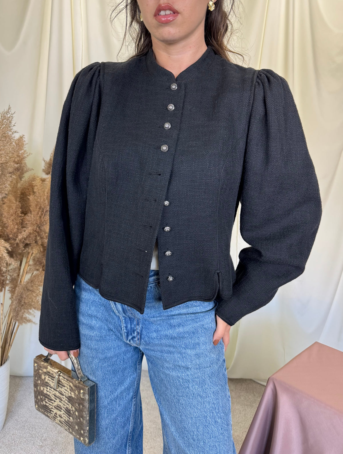 Sacou tip jachetă vintage cu umeri accentuați din bumbac și in structurat și nasturi metalici ( mărimea L/XL)