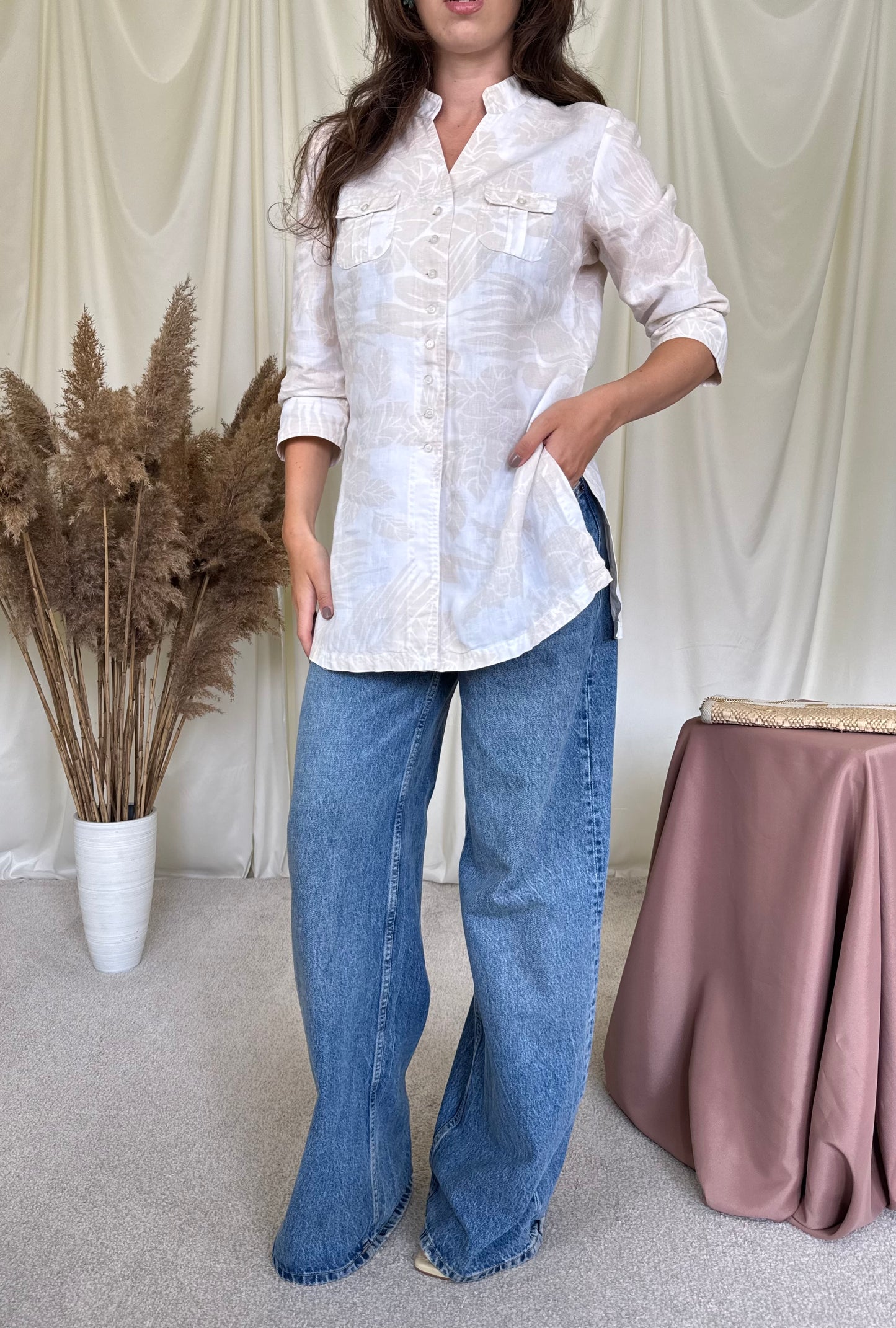 Cămașă superbă din 100% in cu print floral 
(Mărimea S/M)